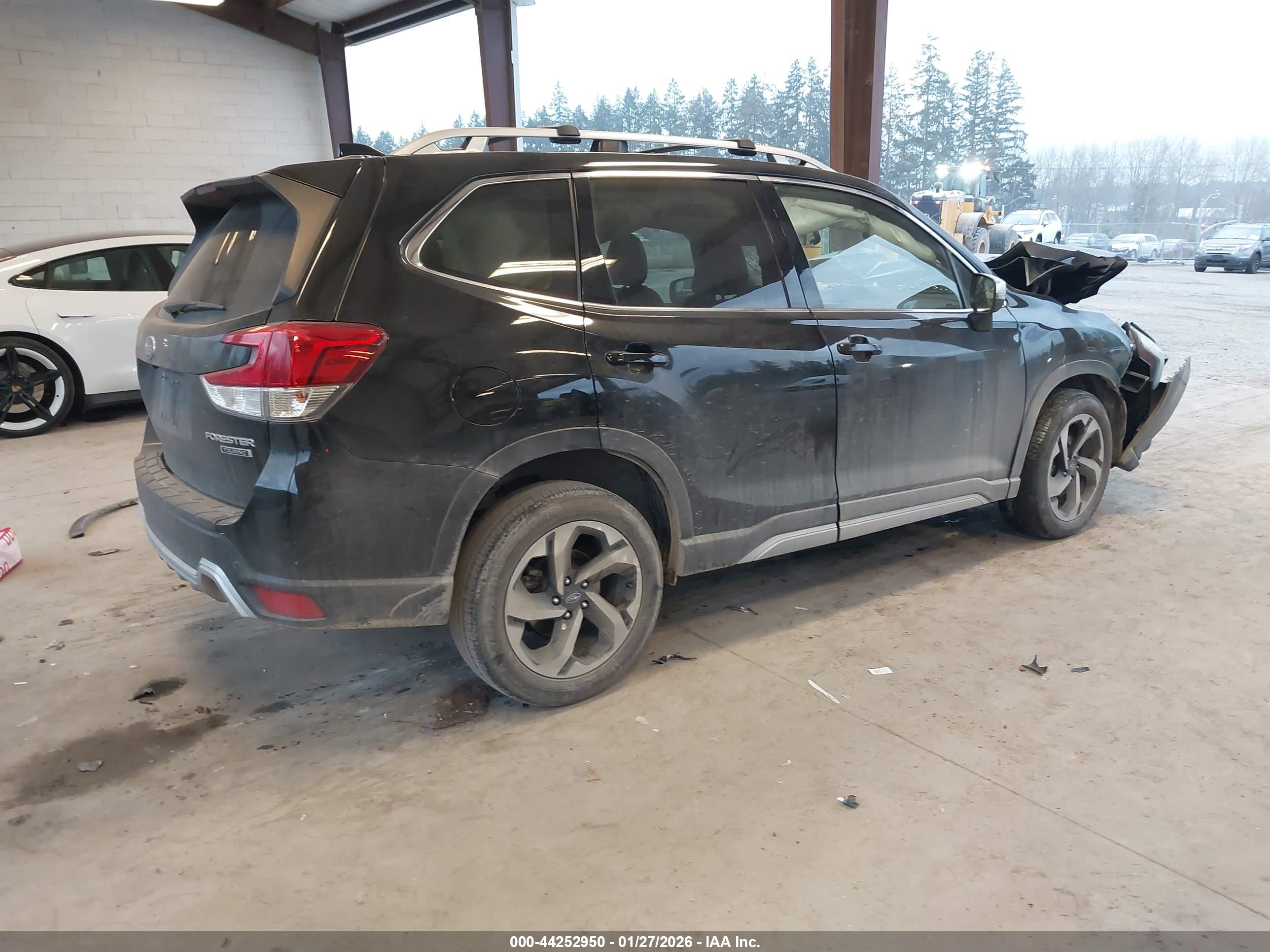 SUBARU FORESTER image 4