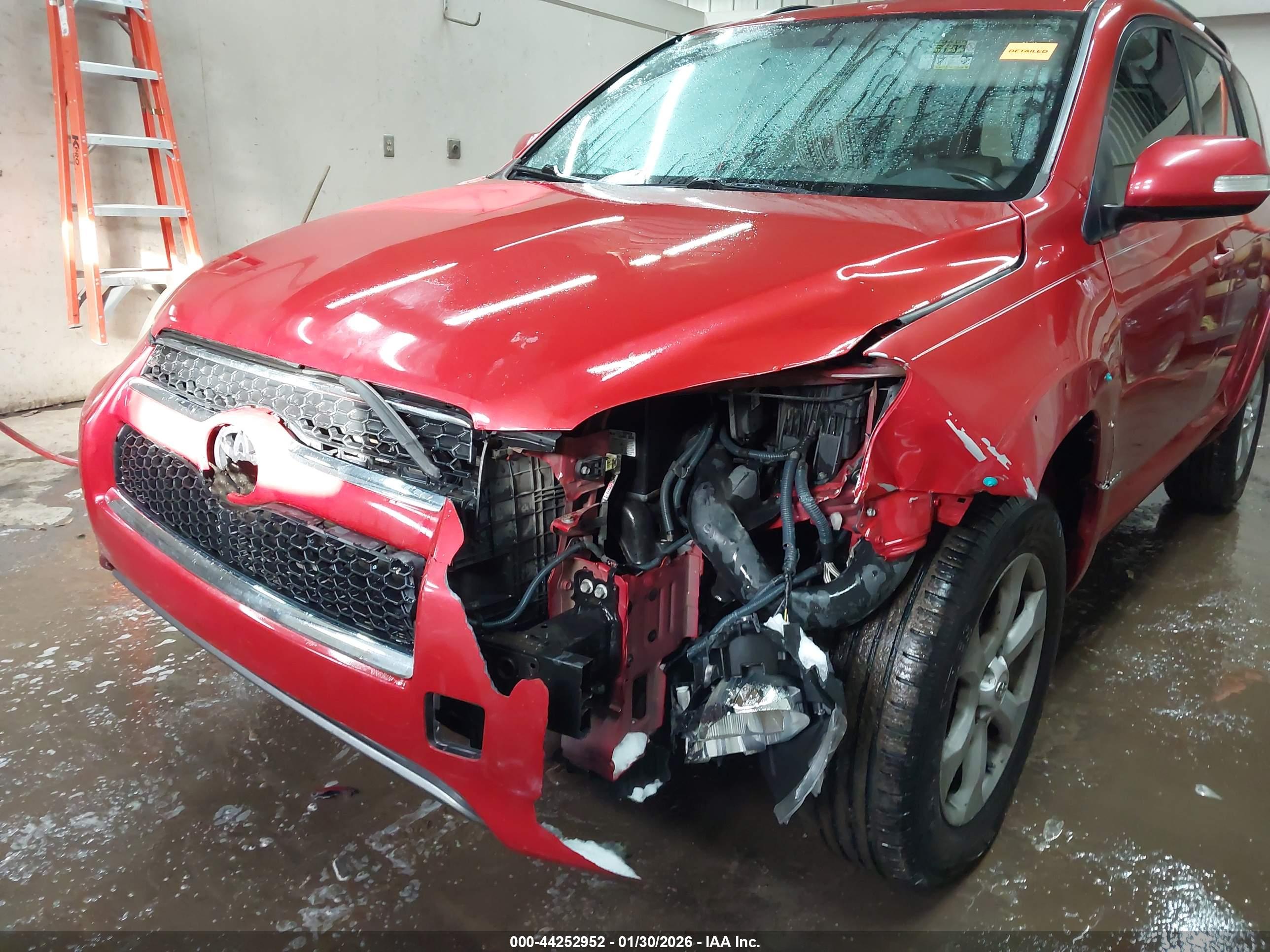 TOYOTA RAV4 image 6