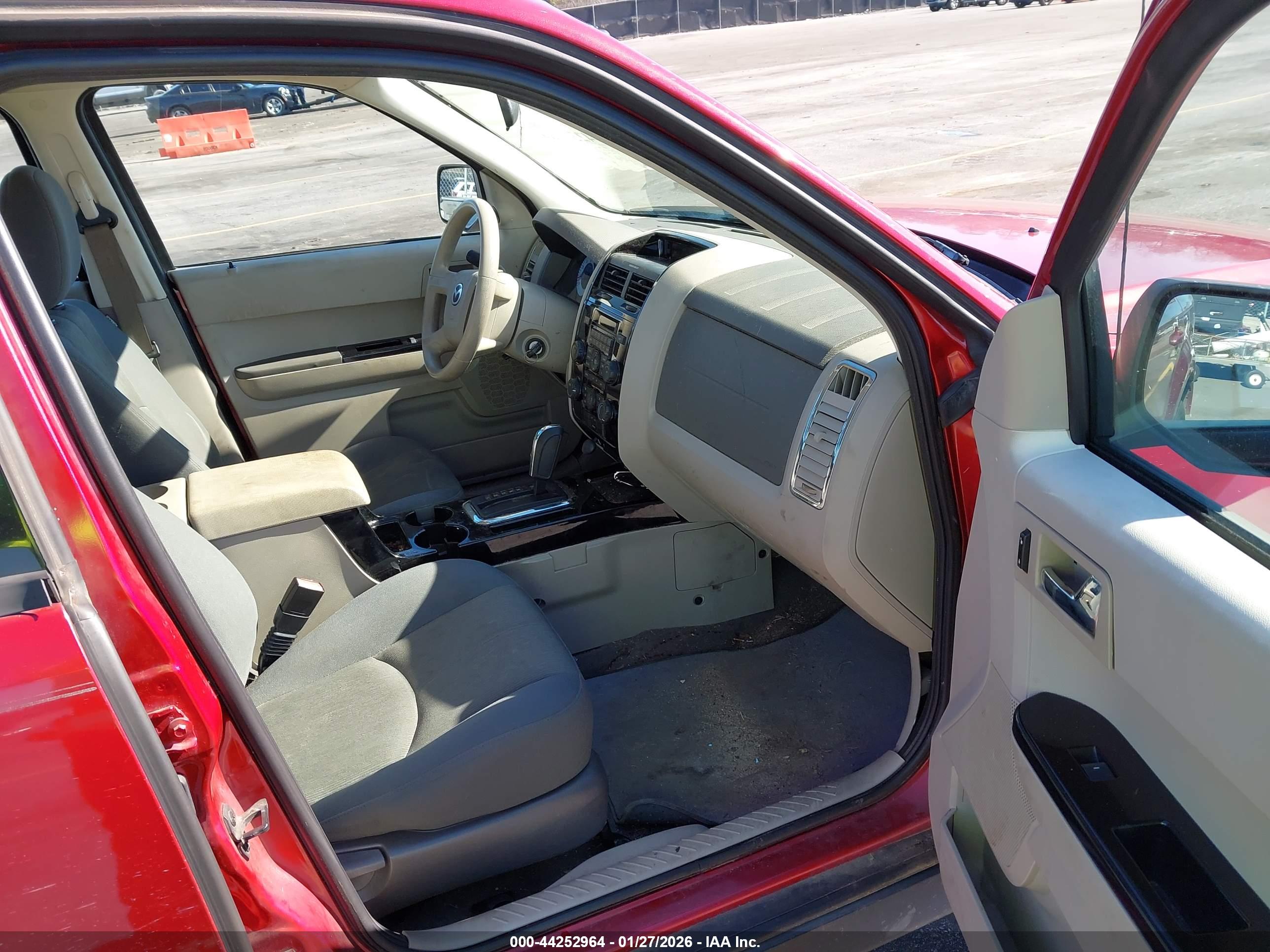 MAZDA TRIBUTE image 5