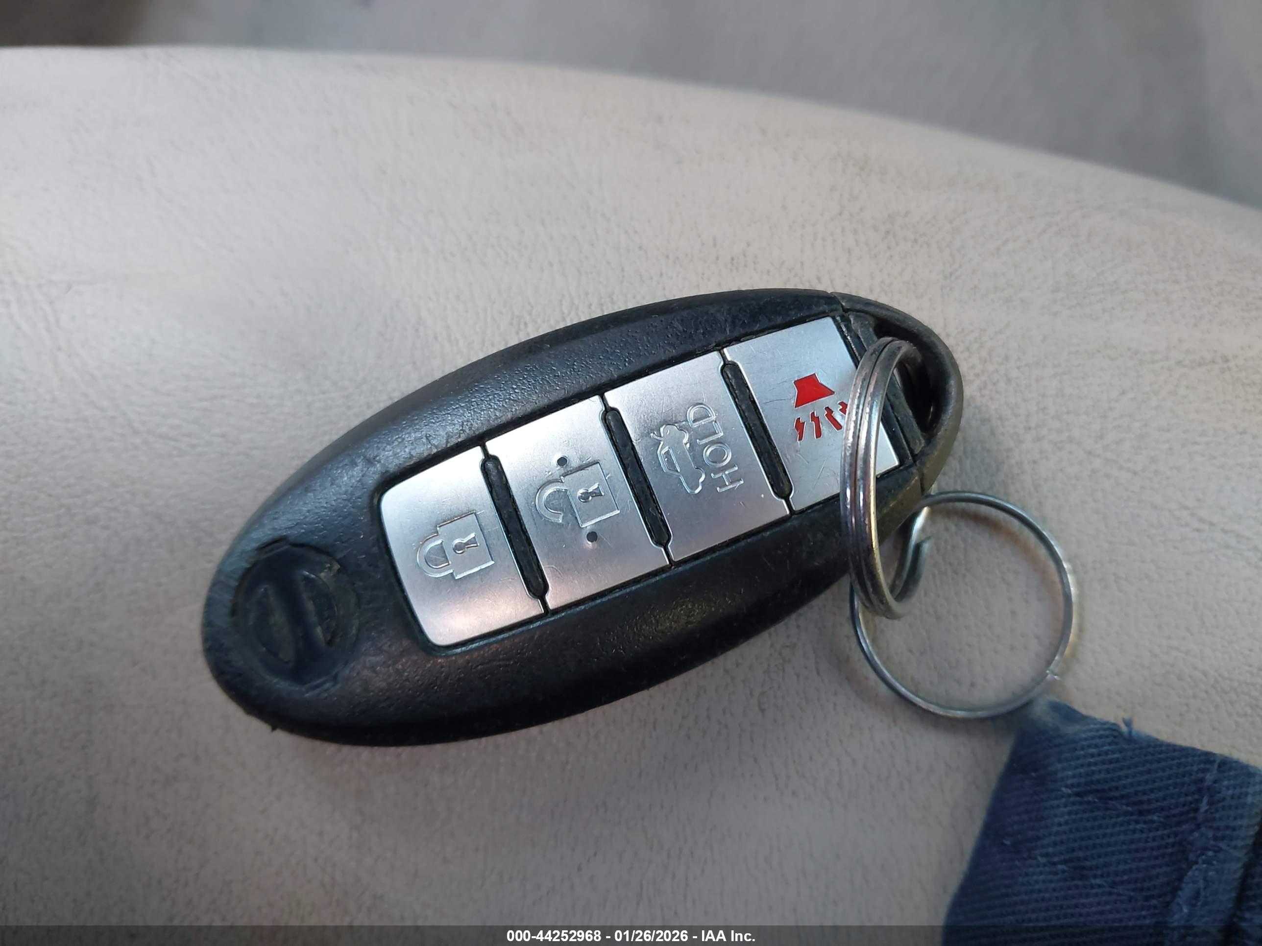 NISSAN MAXIMA image 11