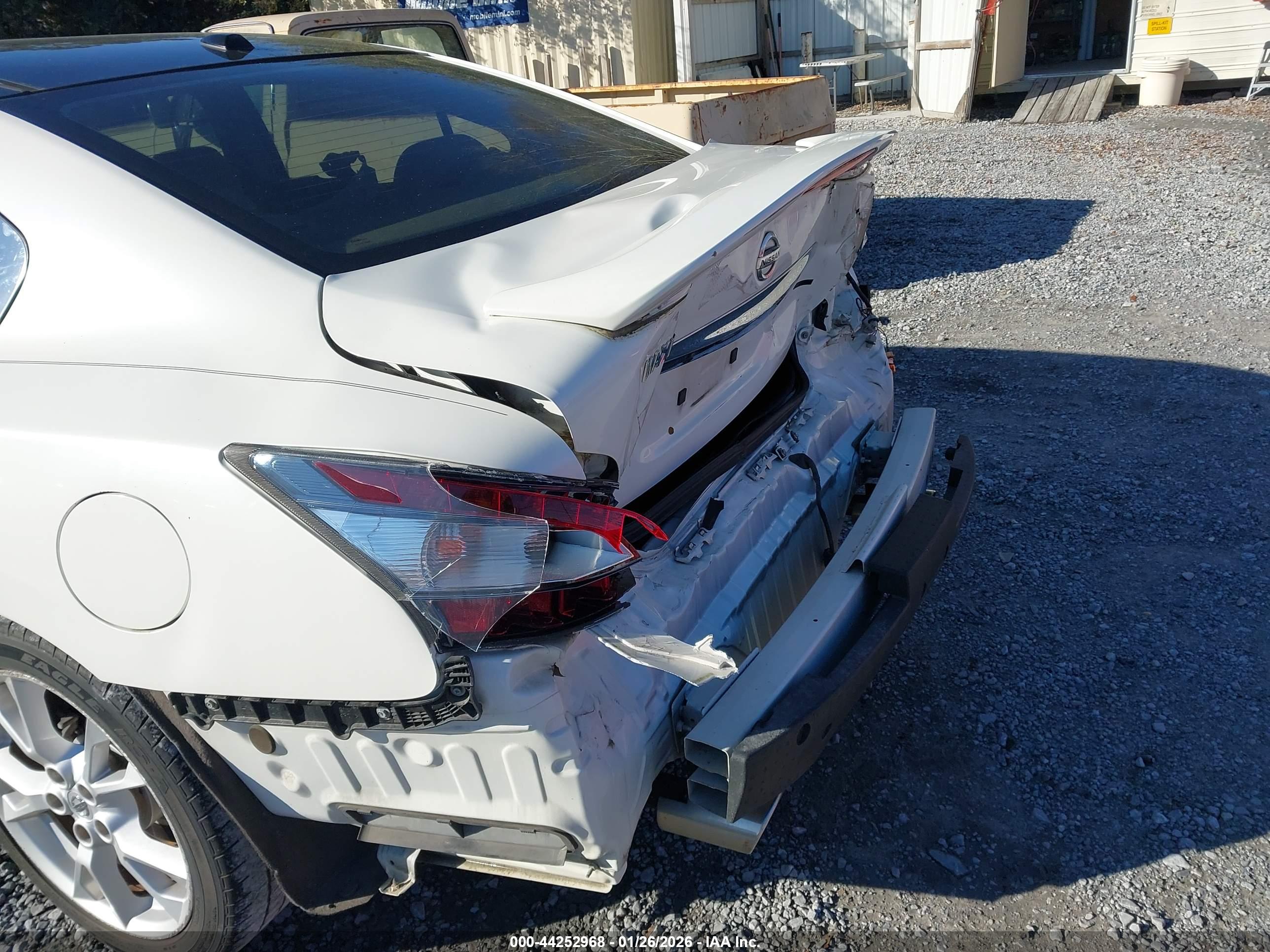 NISSAN MAXIMA image 6