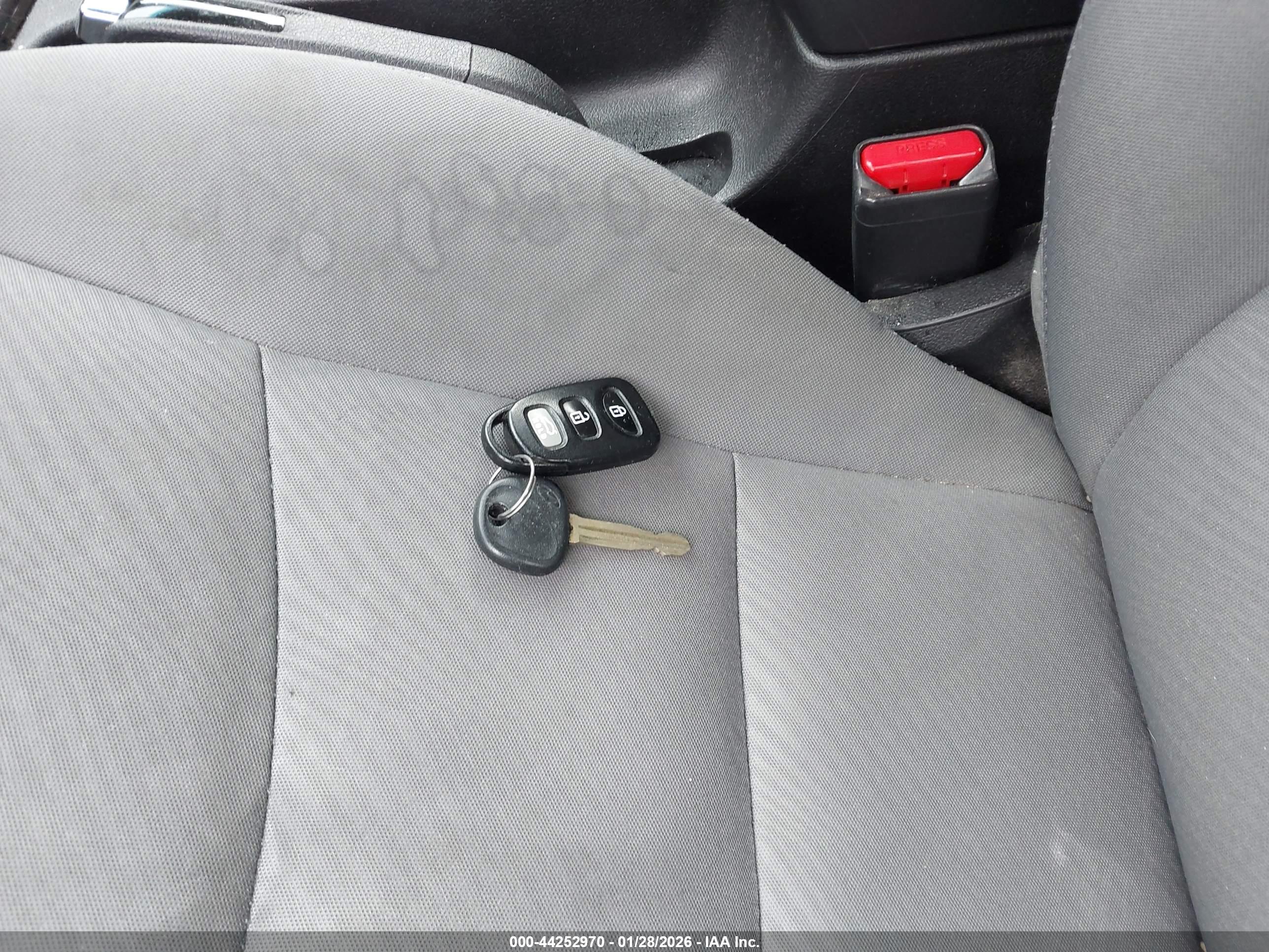 HYUNDAI ELANTRA image 11