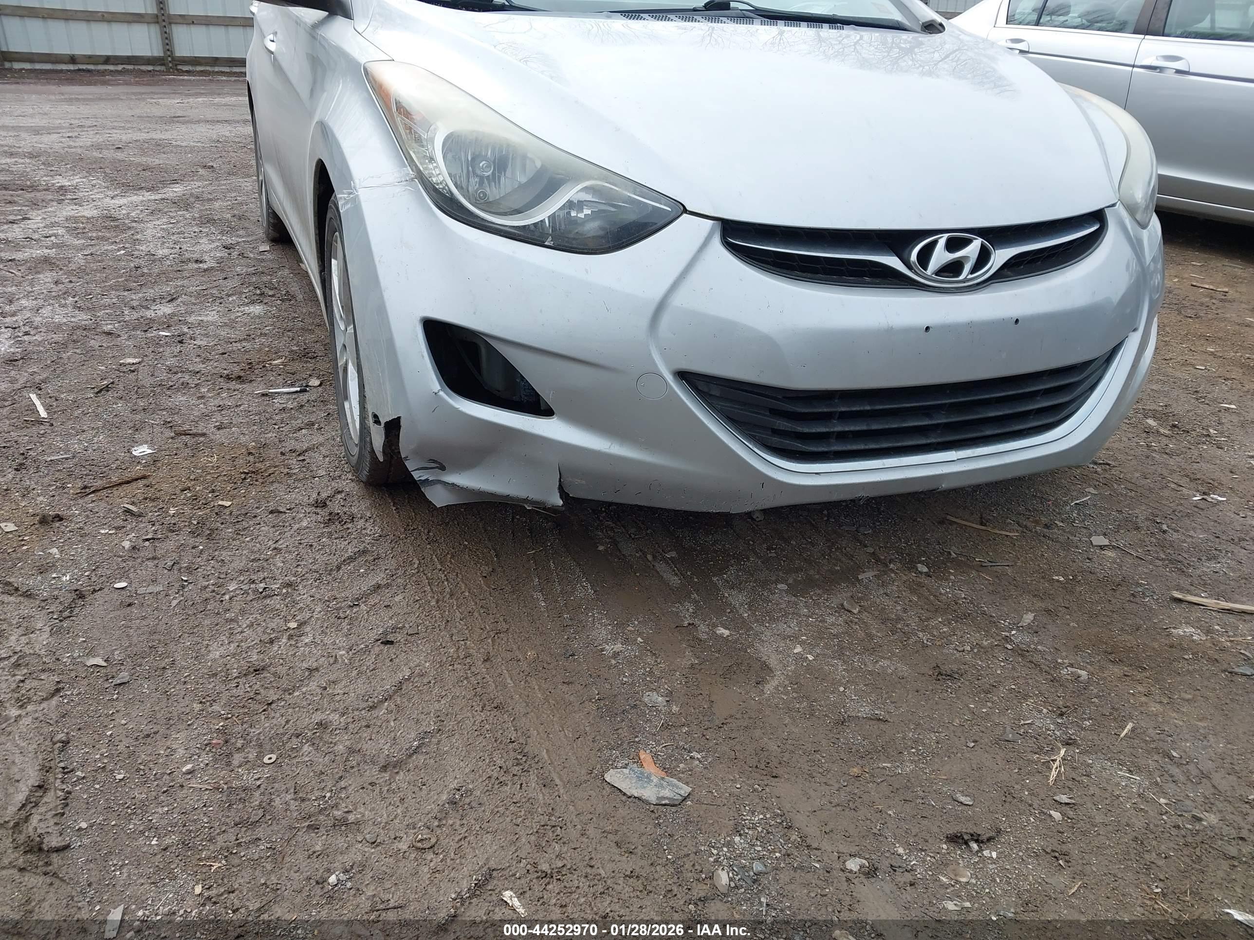HYUNDAI ELANTRA image 6
