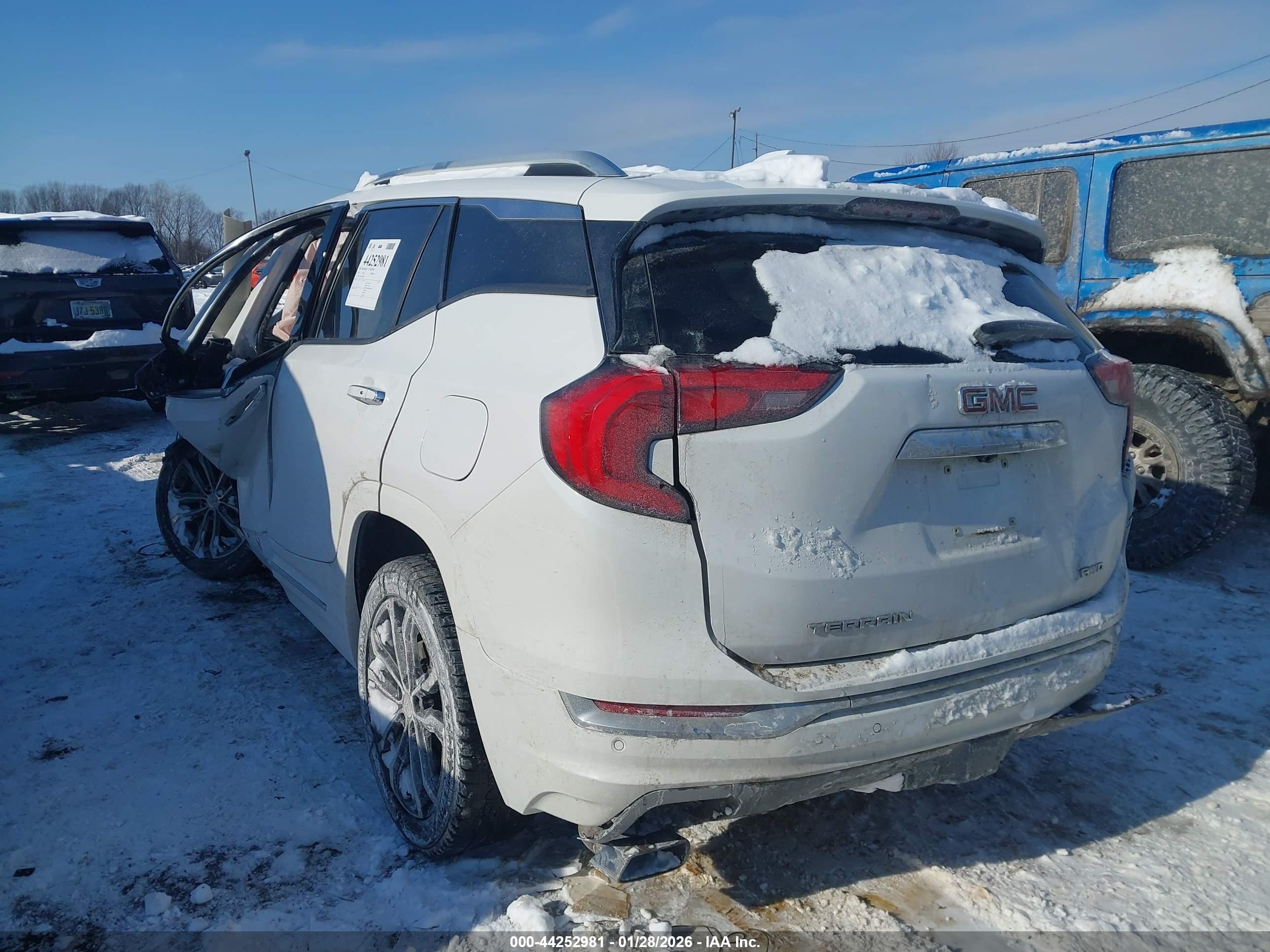 GMC TERRAIN image 3