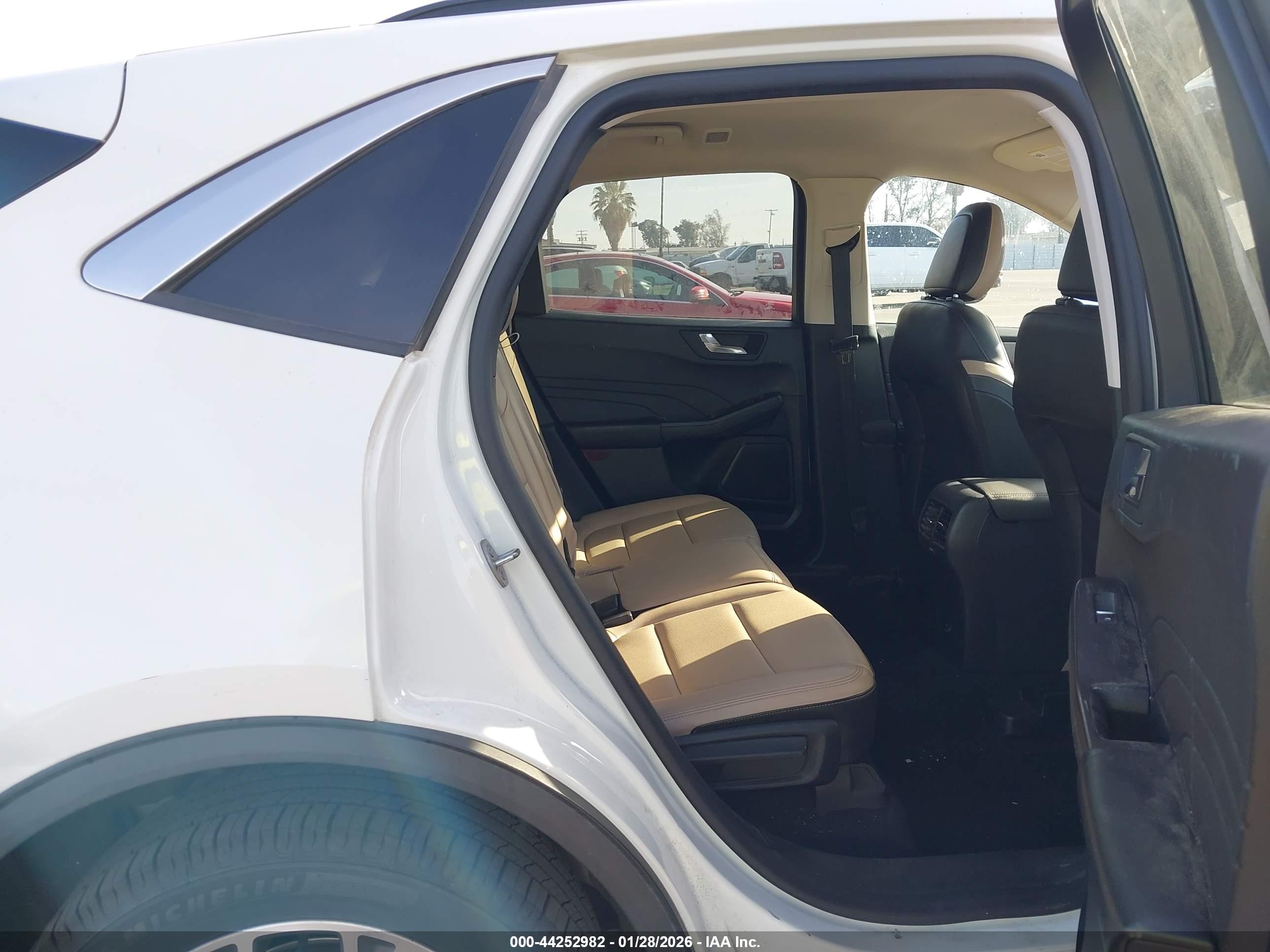FORD ESCAPE image 8