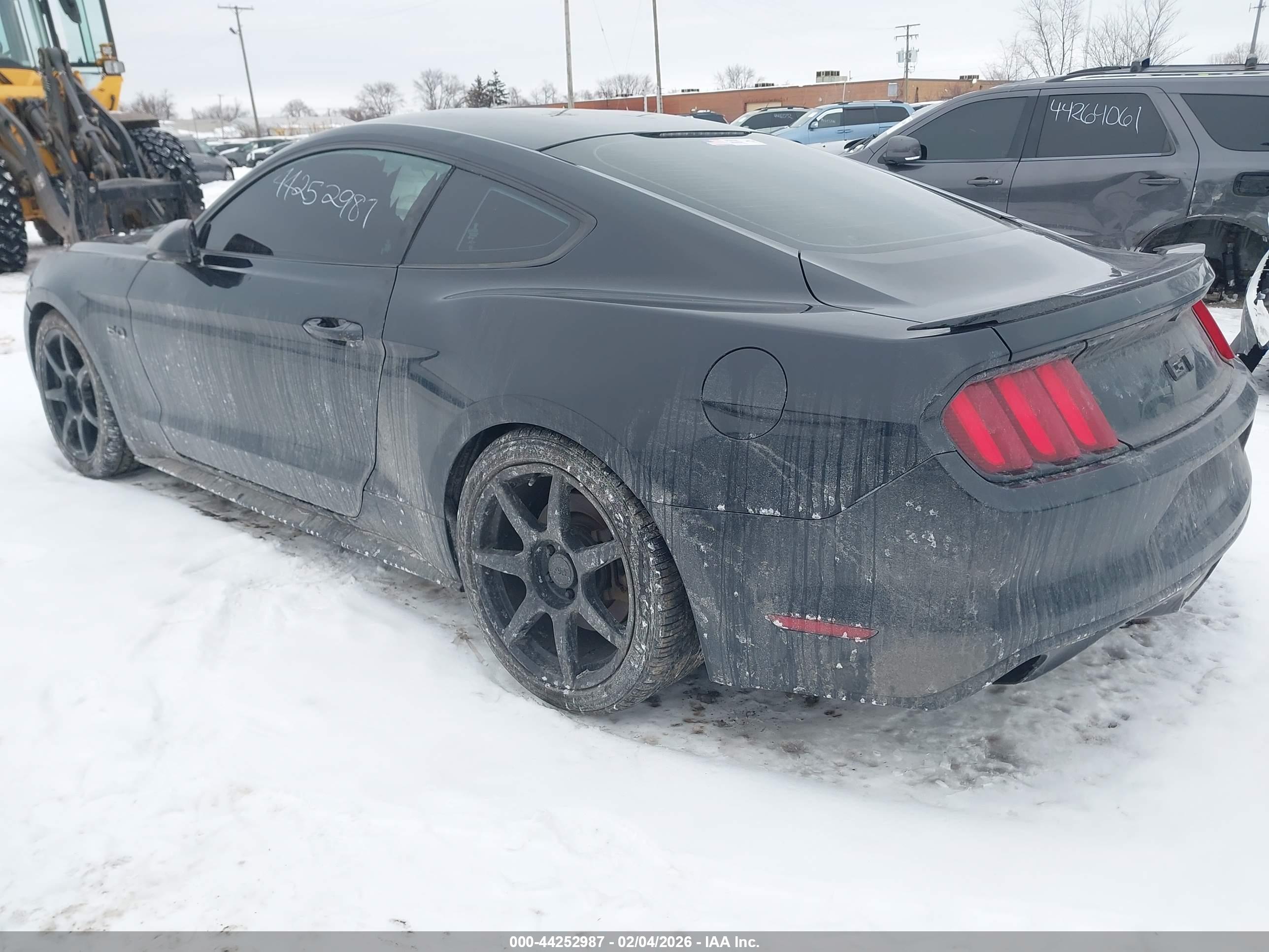 FORD MUSTANG image 3