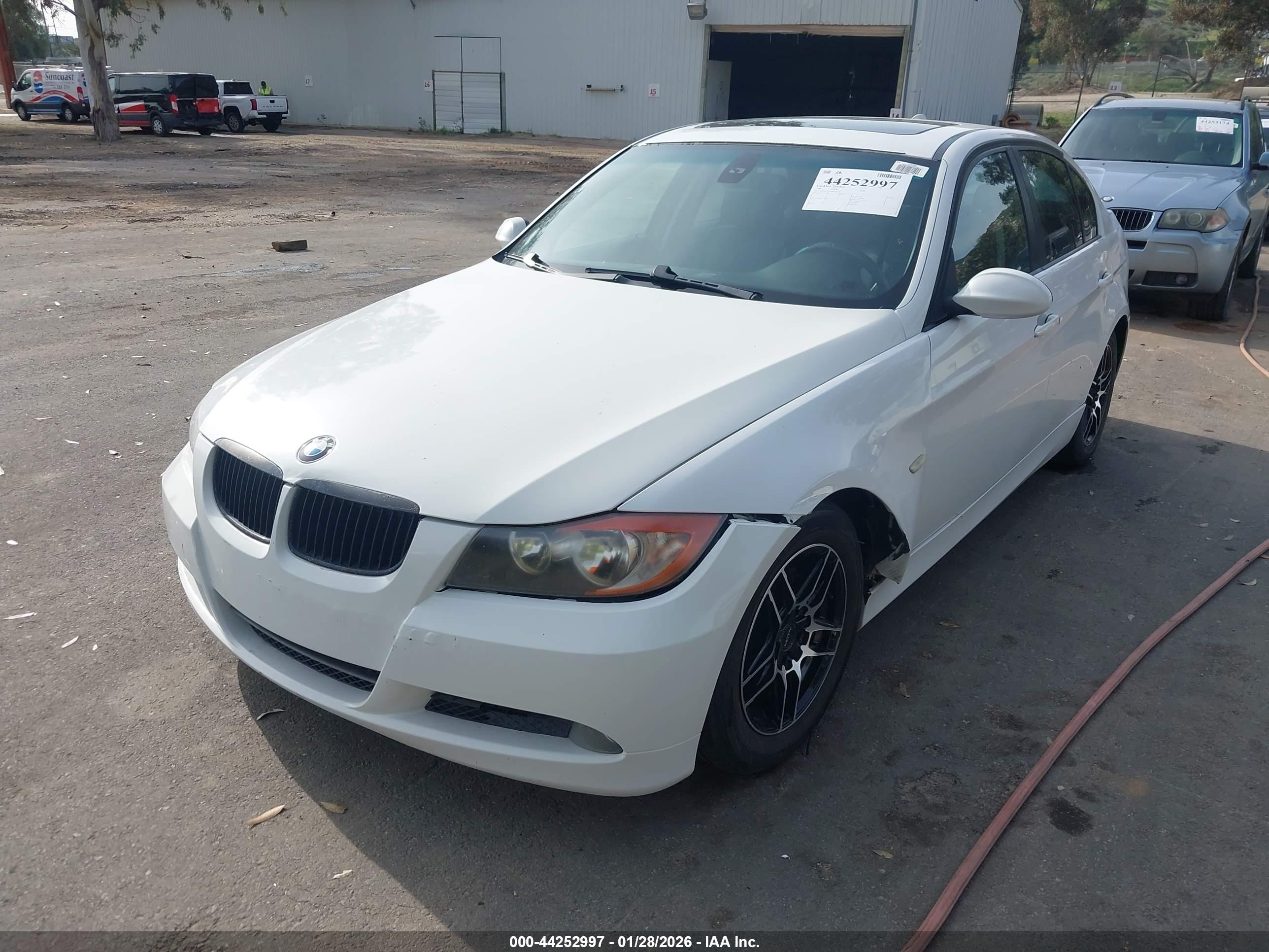 BMW 328I image 2