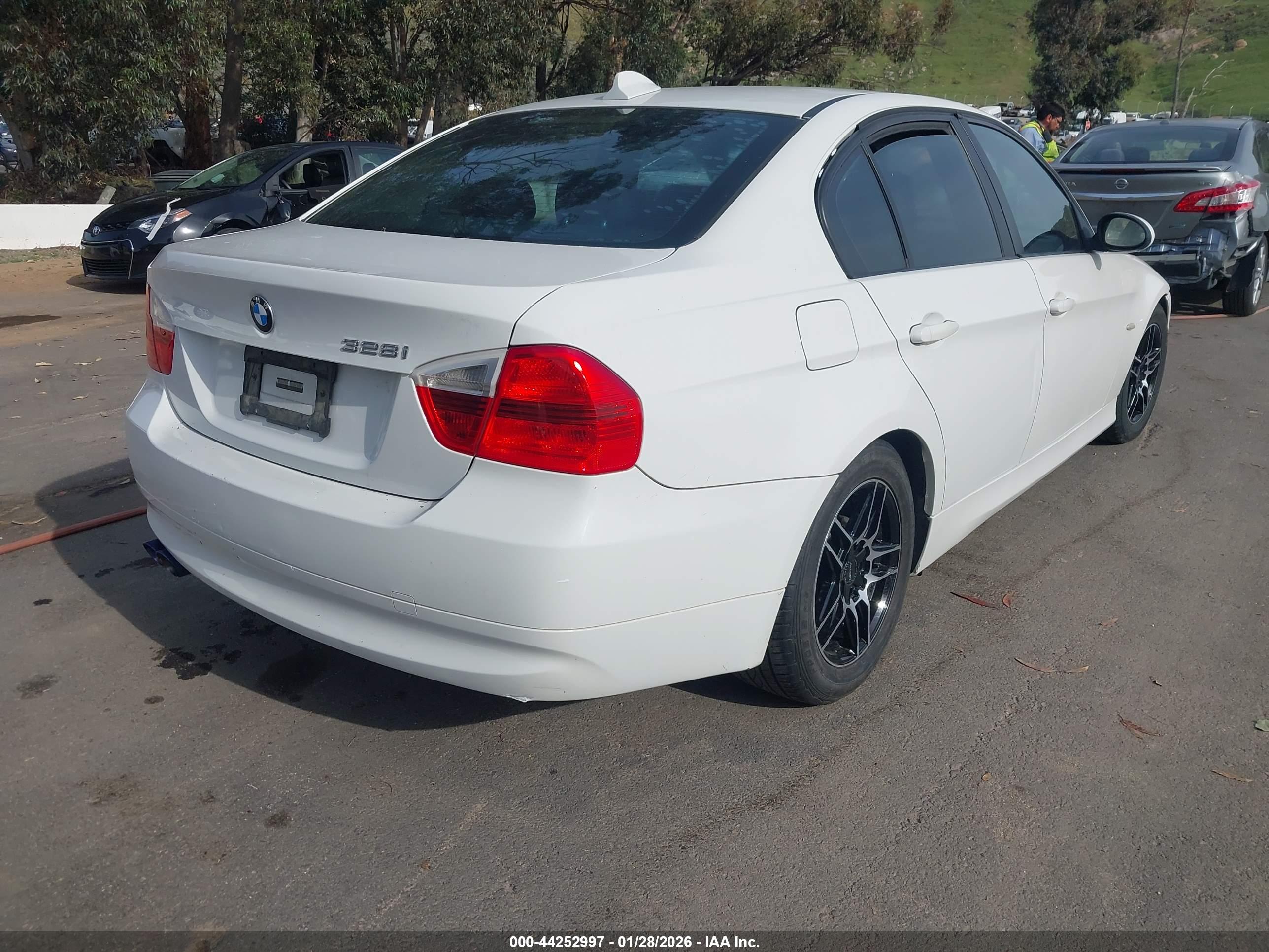 BMW 328I image 4