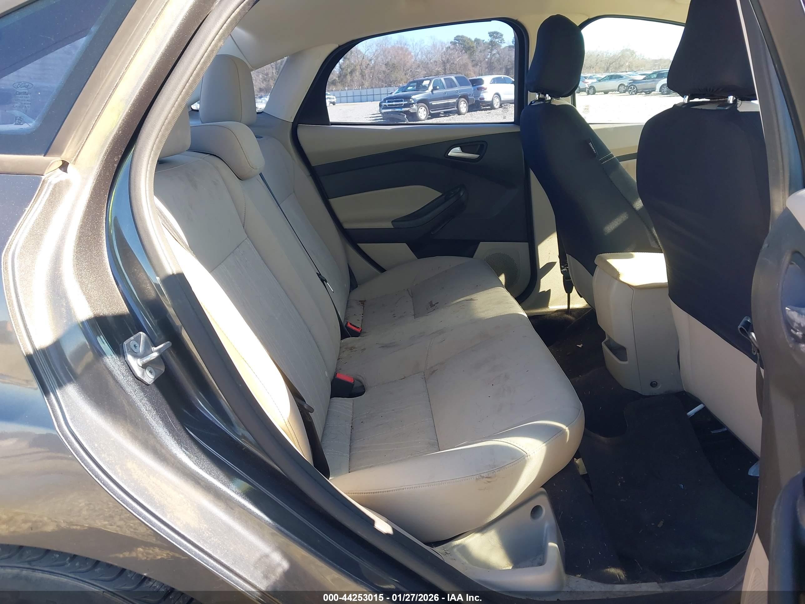 FORD FOCUS image 8