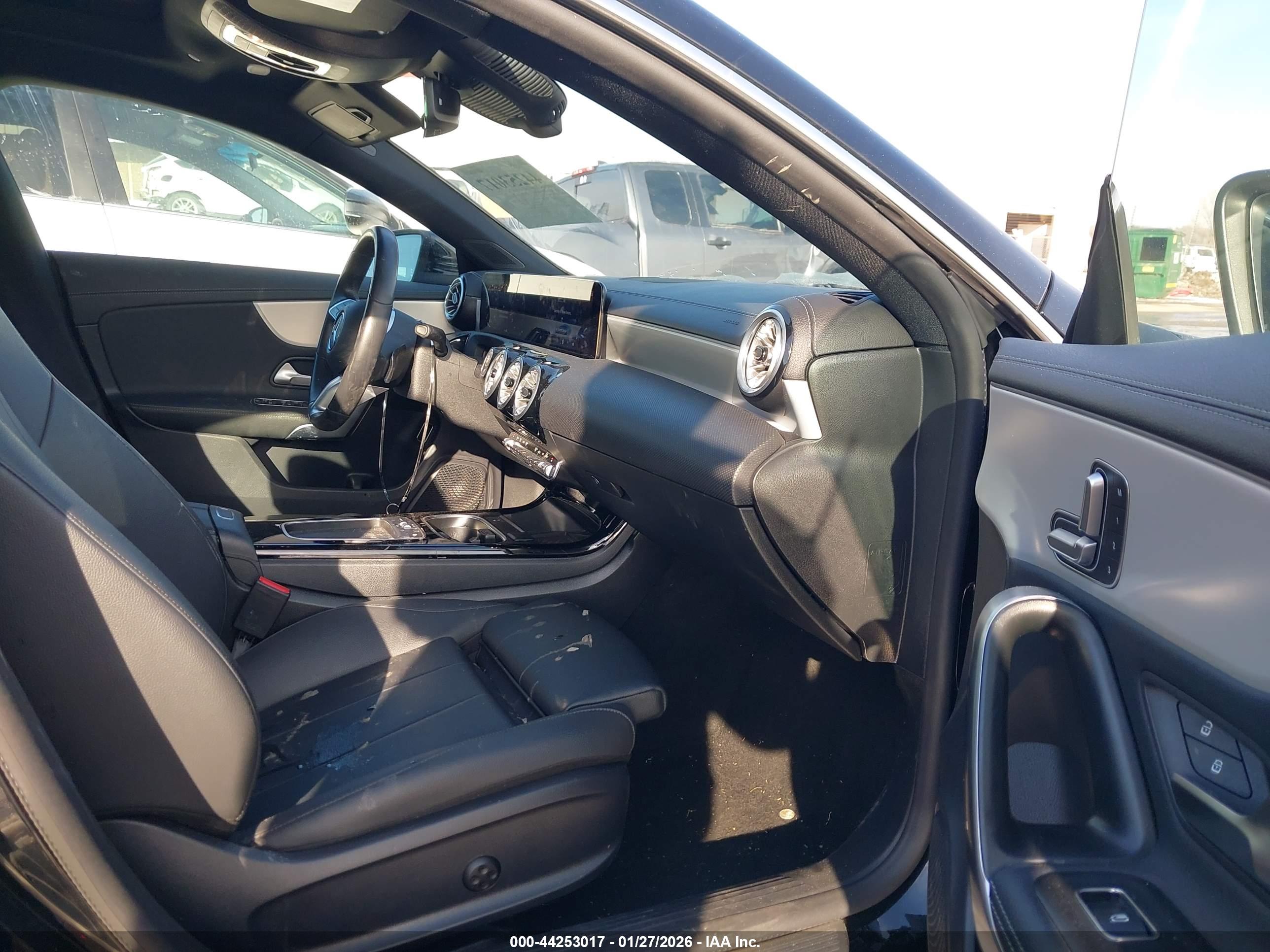 MERCEDES-BENZ CLA image 5