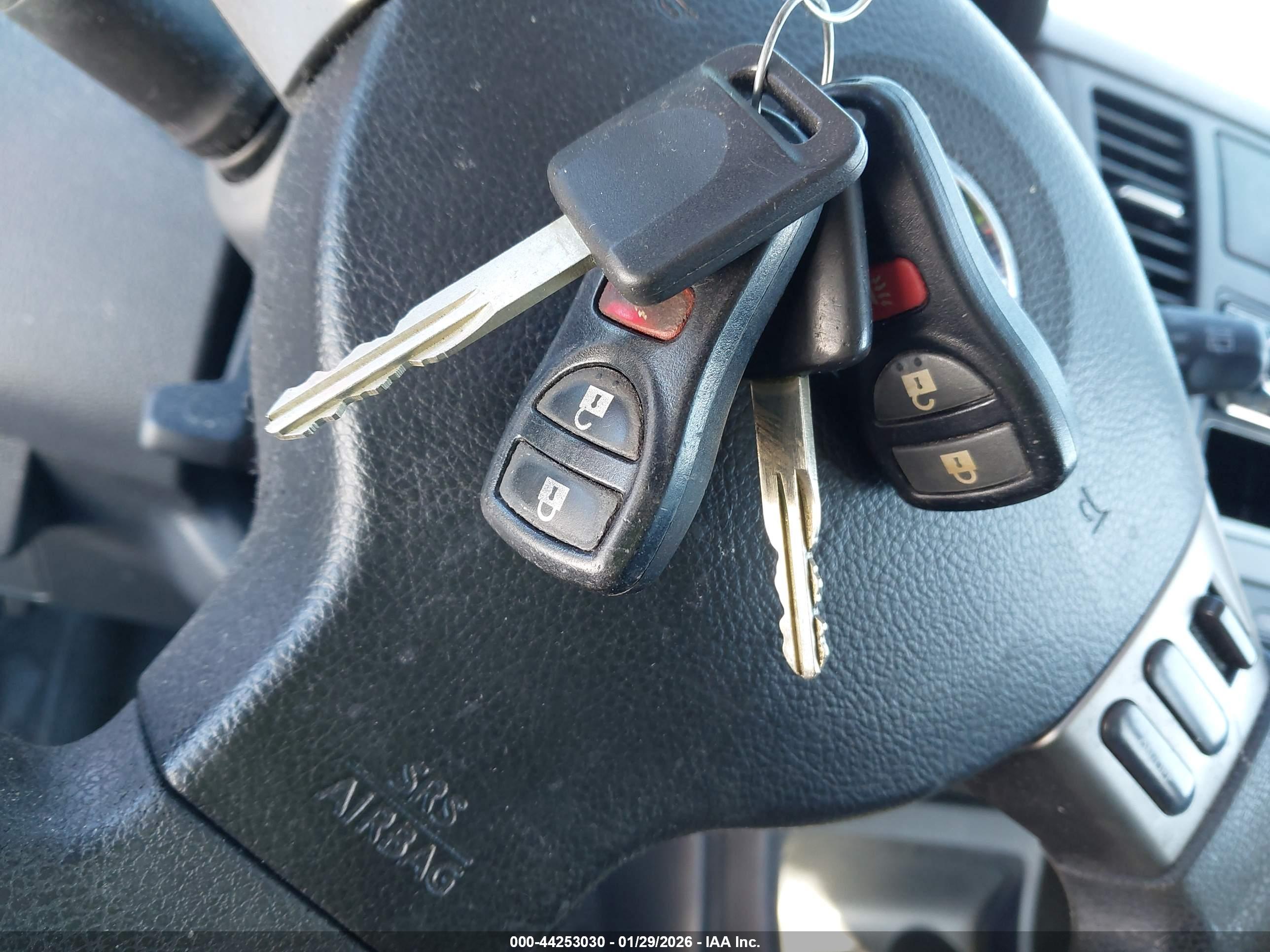 NISSAN VERSA image 11