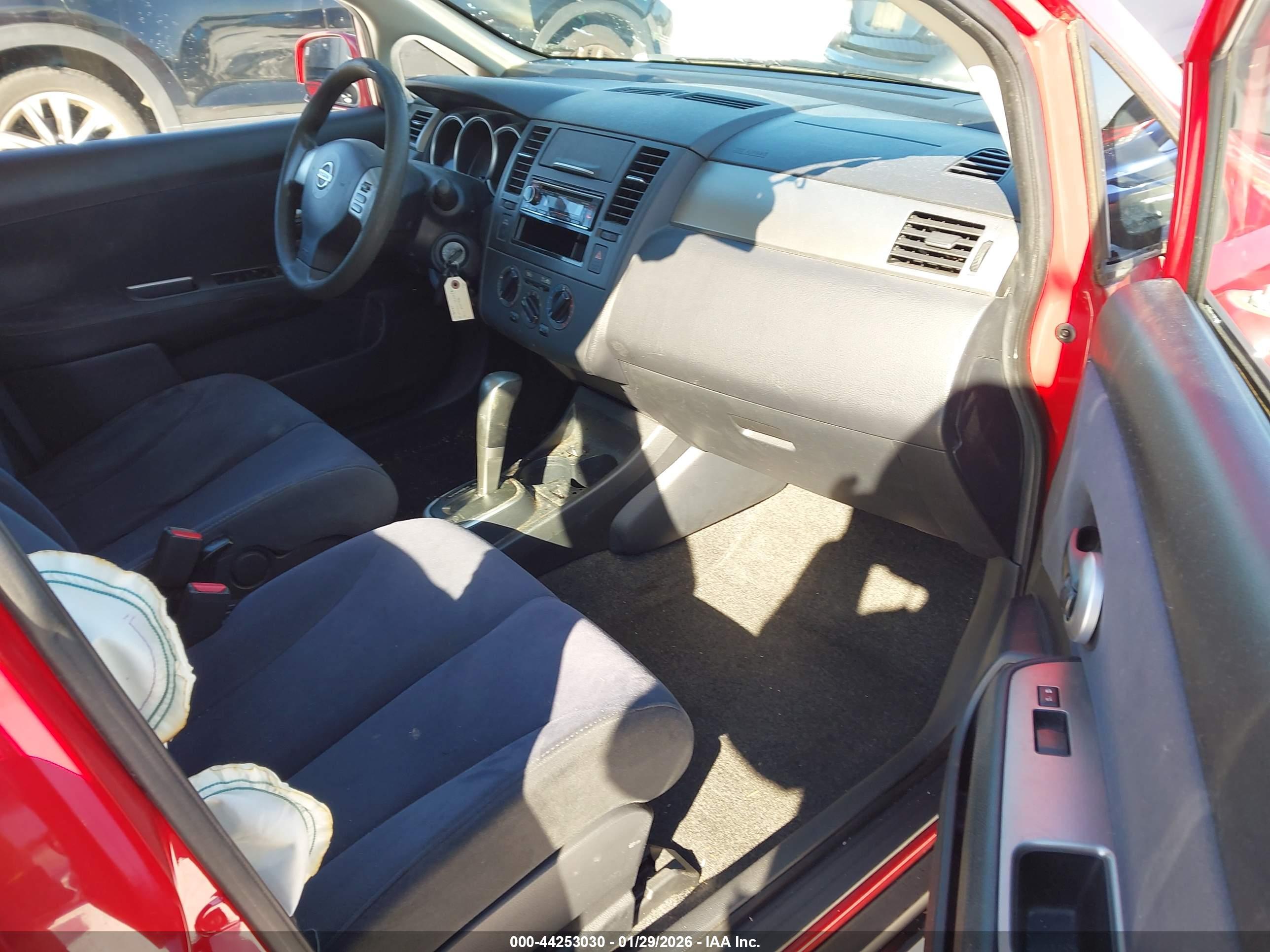 NISSAN VERSA image 5