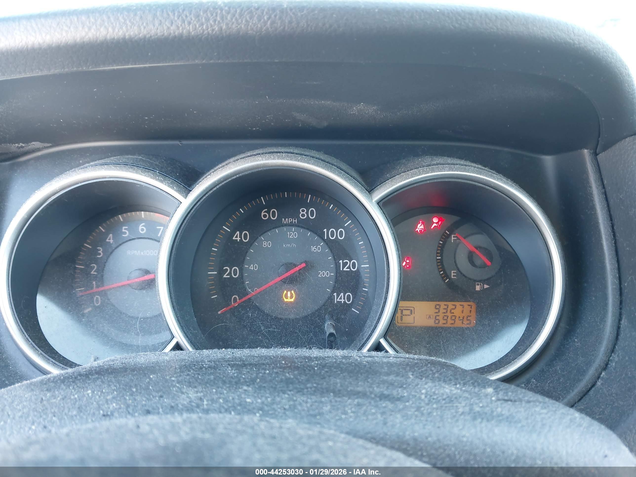 NISSAN VERSA image 7