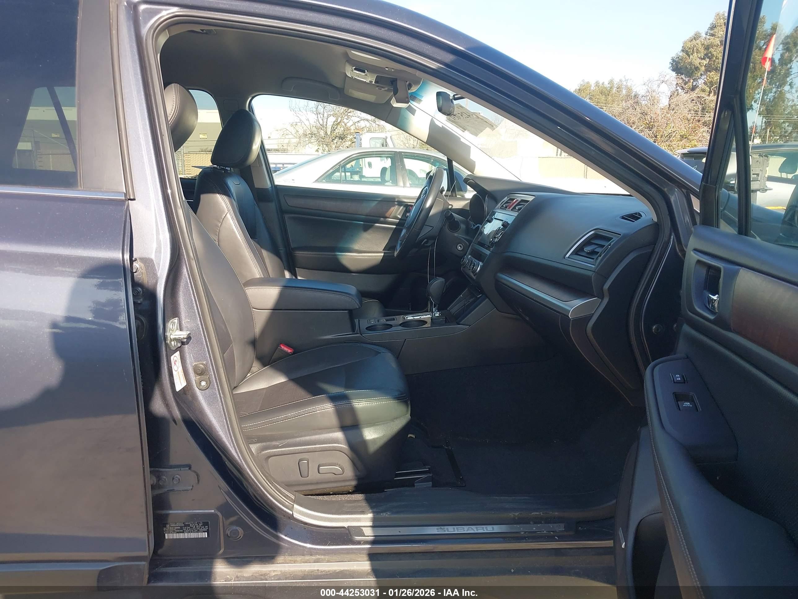 SUBARU OUTBACK image 5