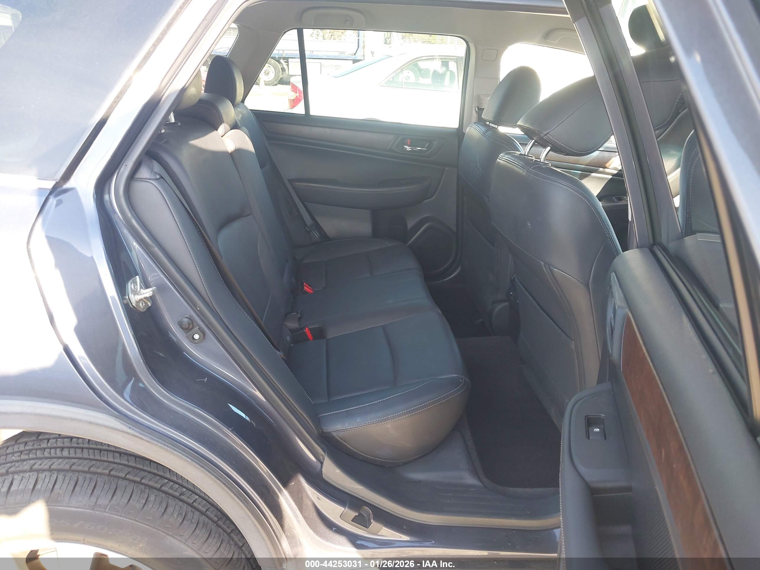 SUBARU OUTBACK image 8