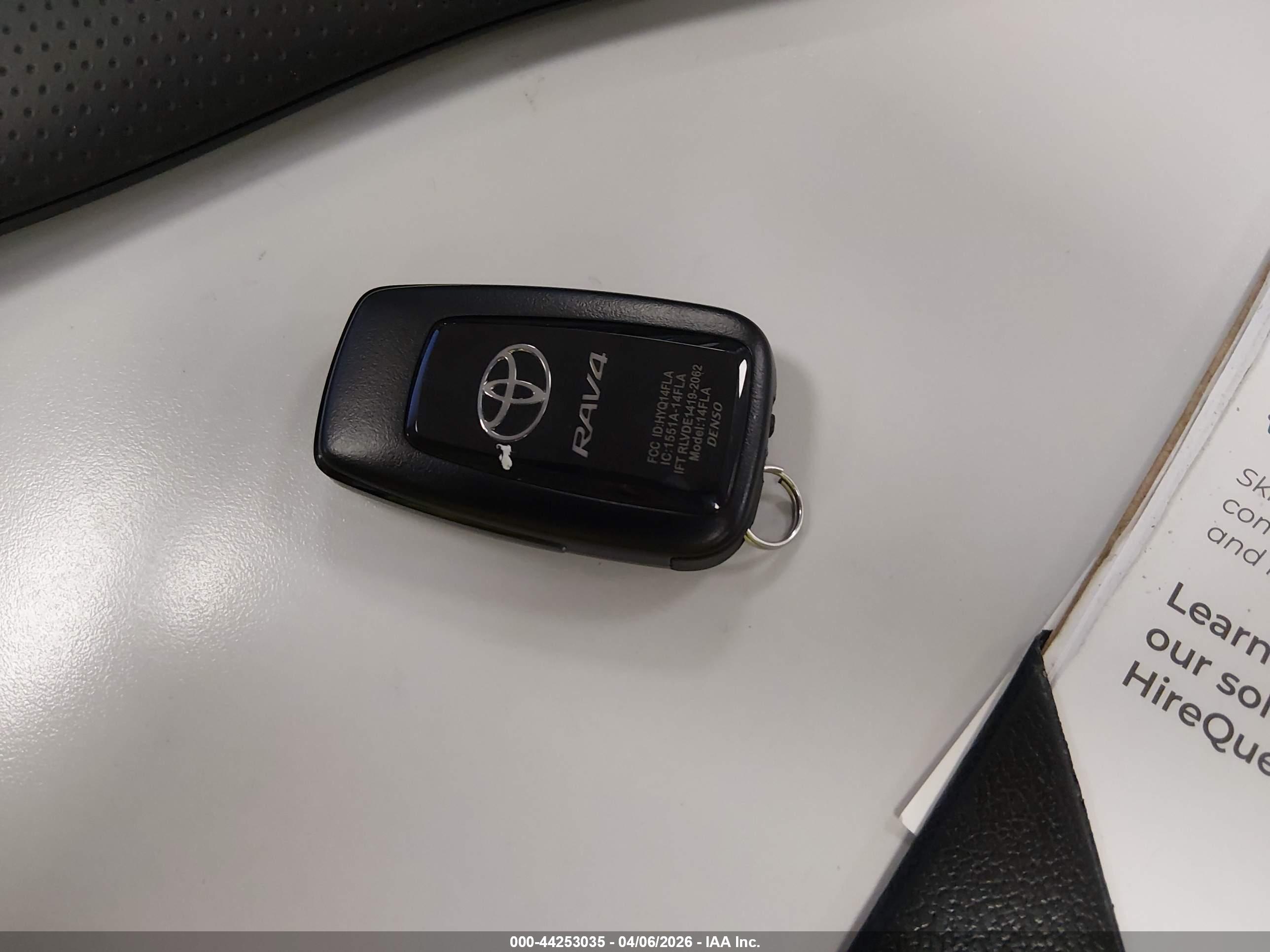 TOYOTA RAV4 image 11