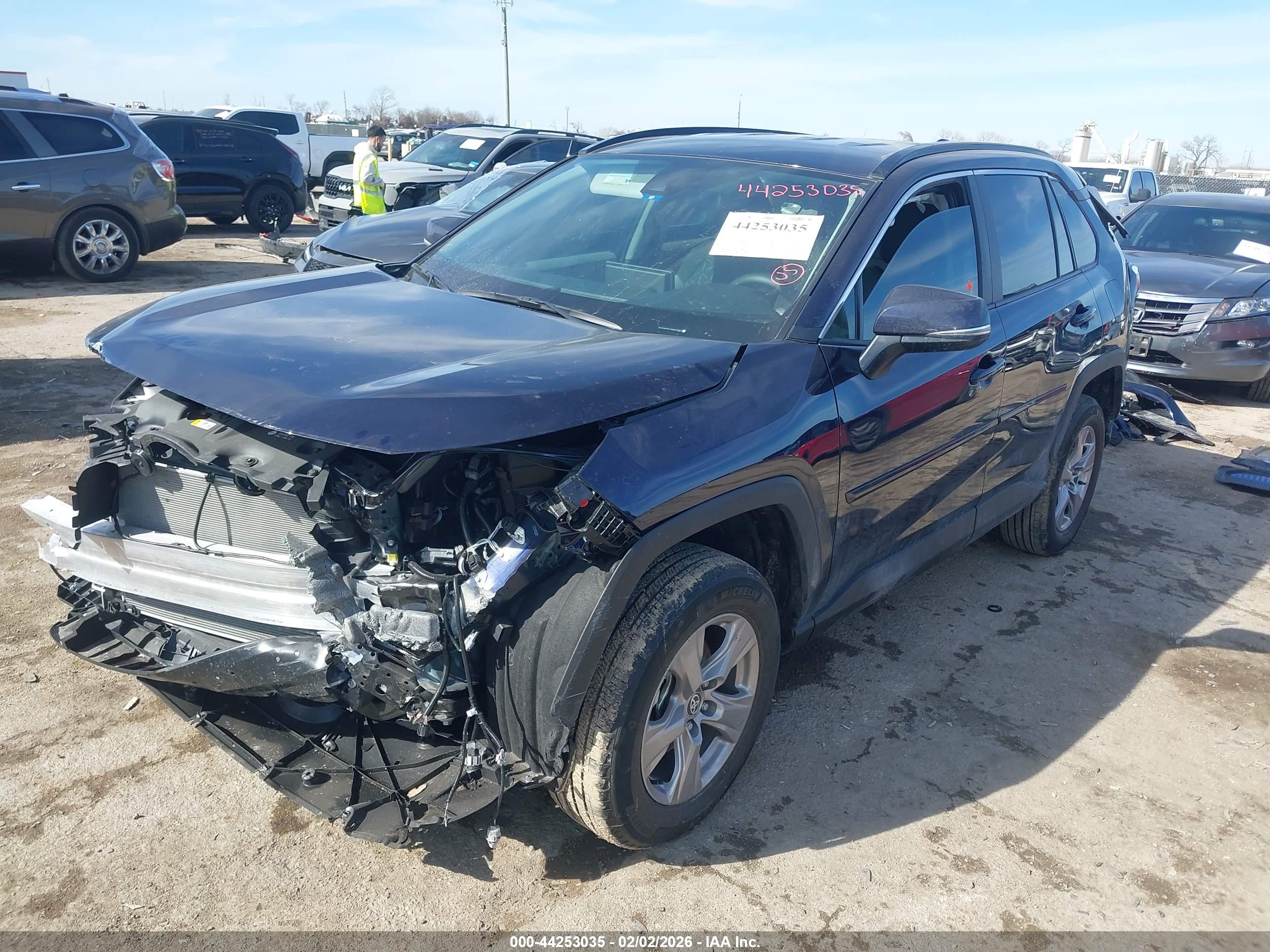 TOYOTA RAV4 image 2