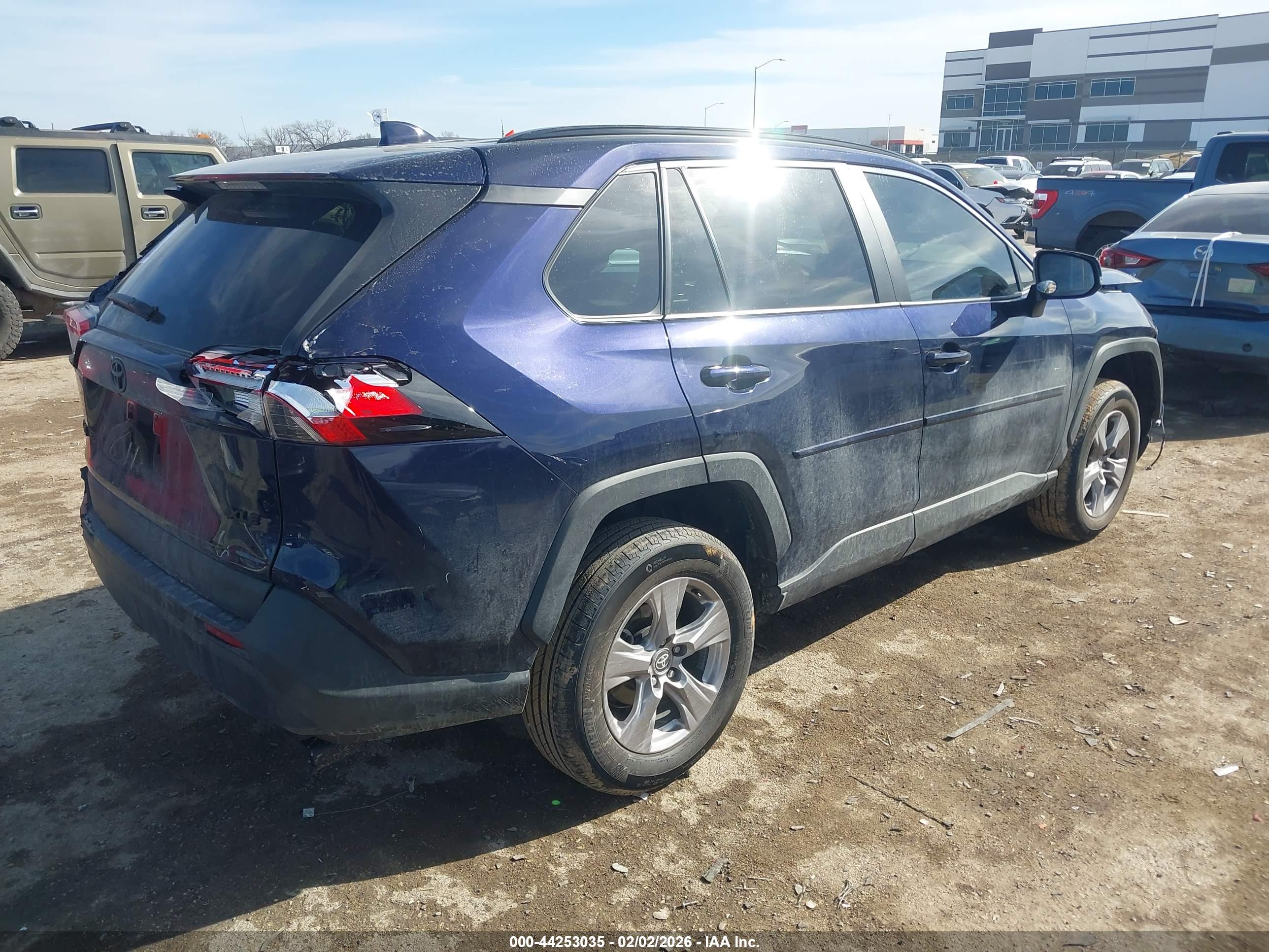 TOYOTA RAV4 image 4