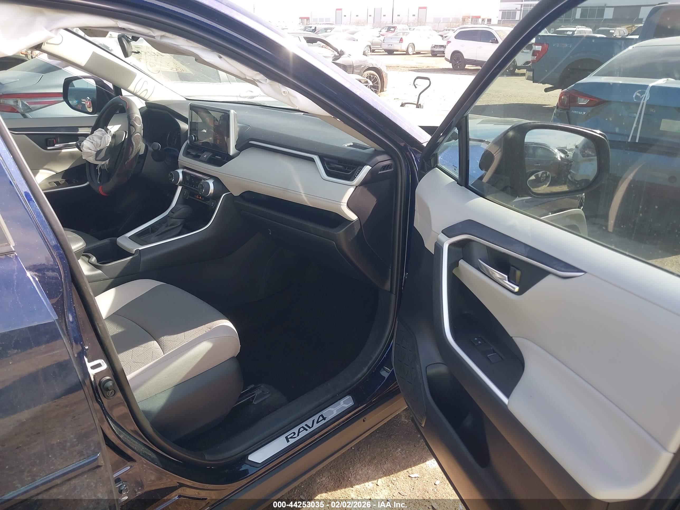 TOYOTA RAV4 image 5