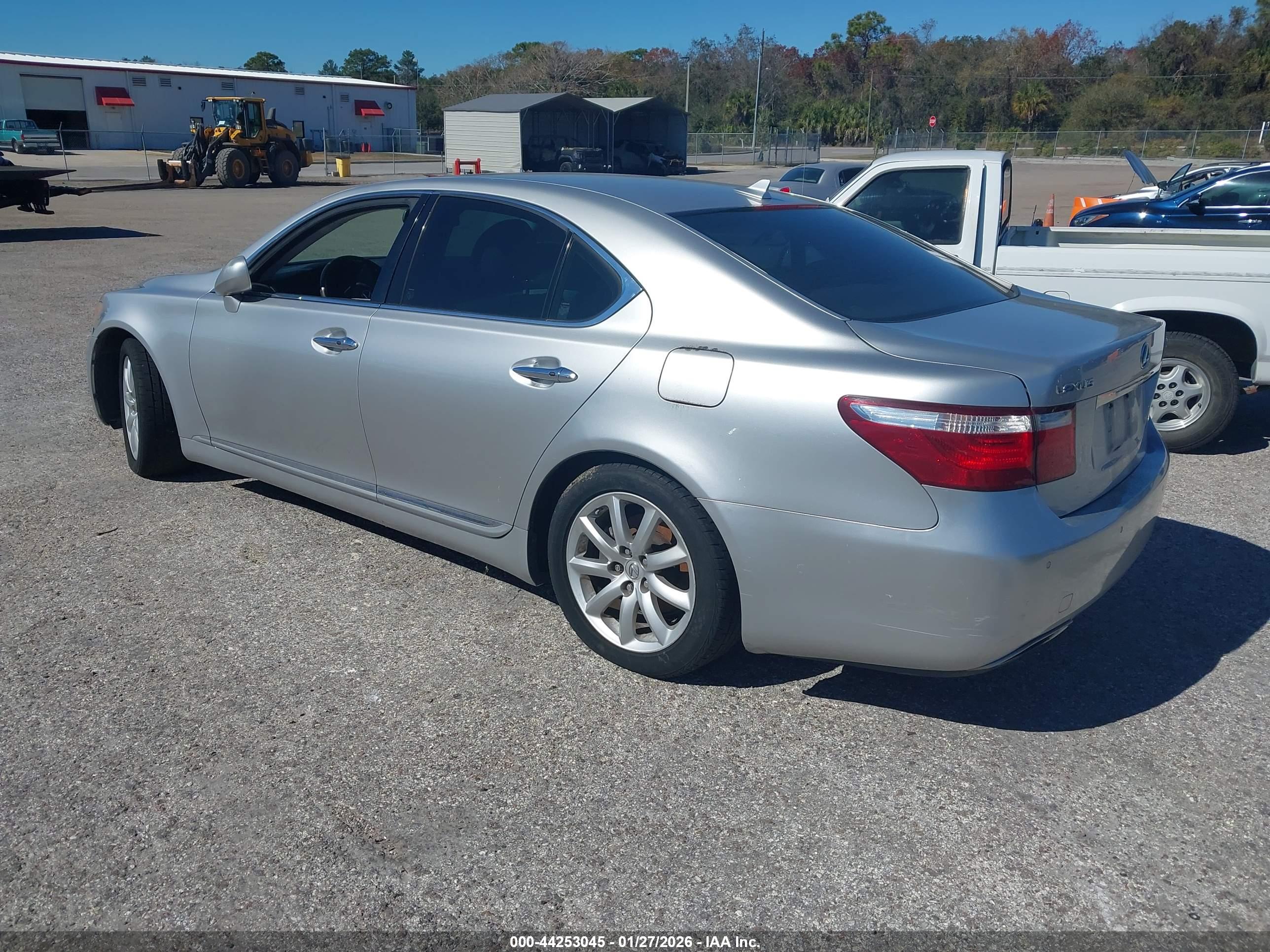 LEXUS LS image 3