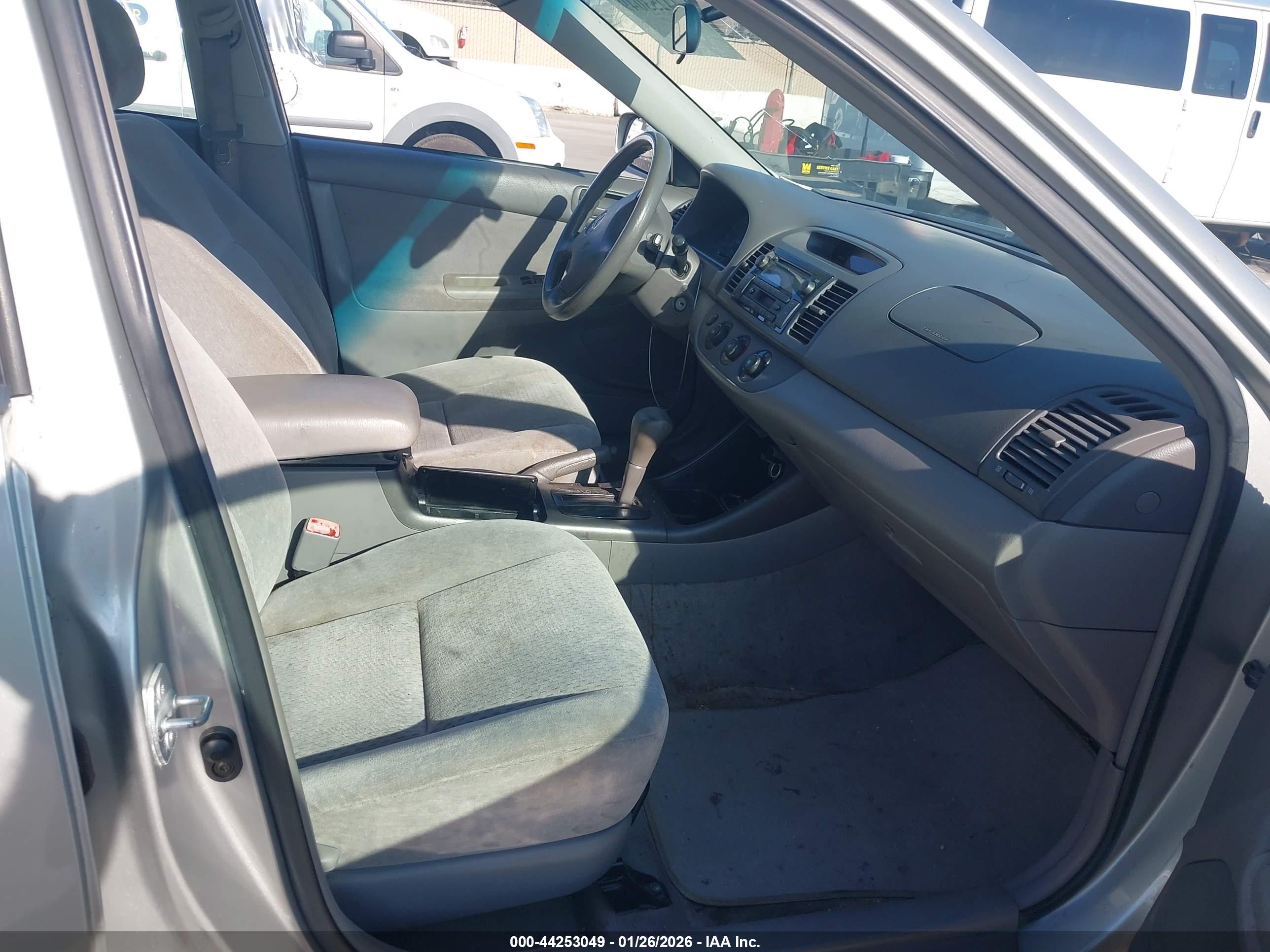 TOYOTA CAMRY image 5
