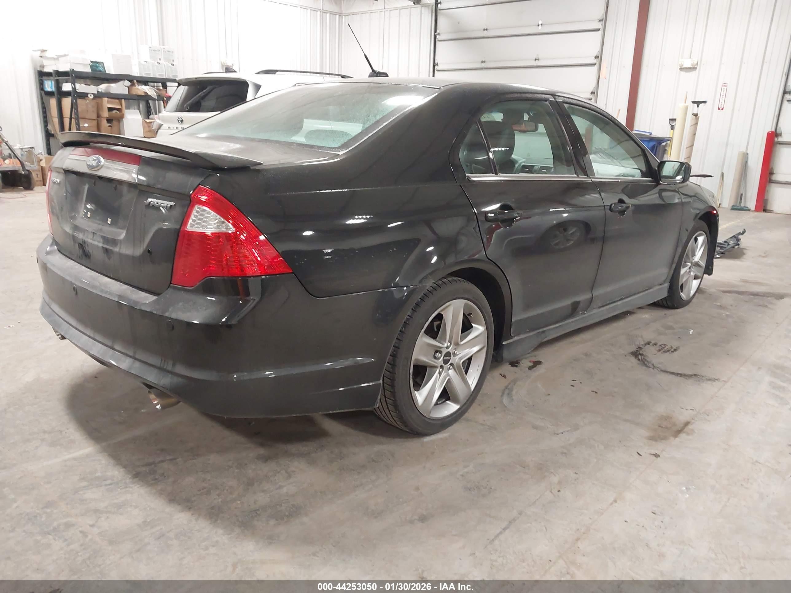 FORD FUSION image 4