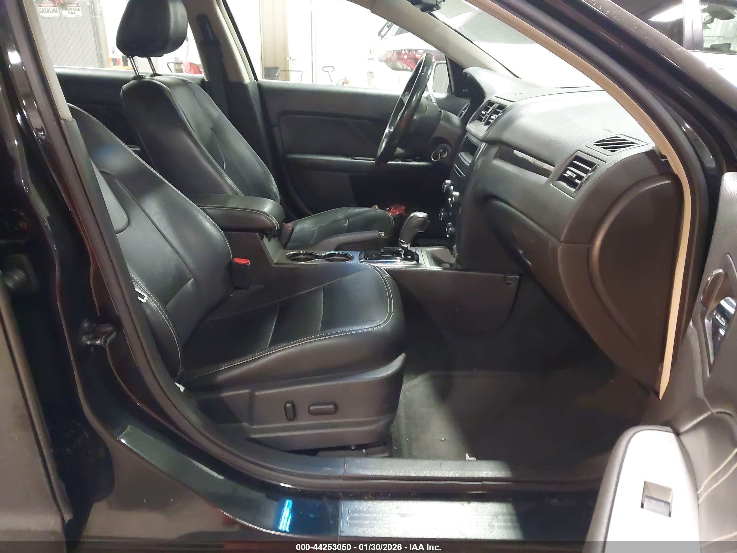 FORD FUSION image 5