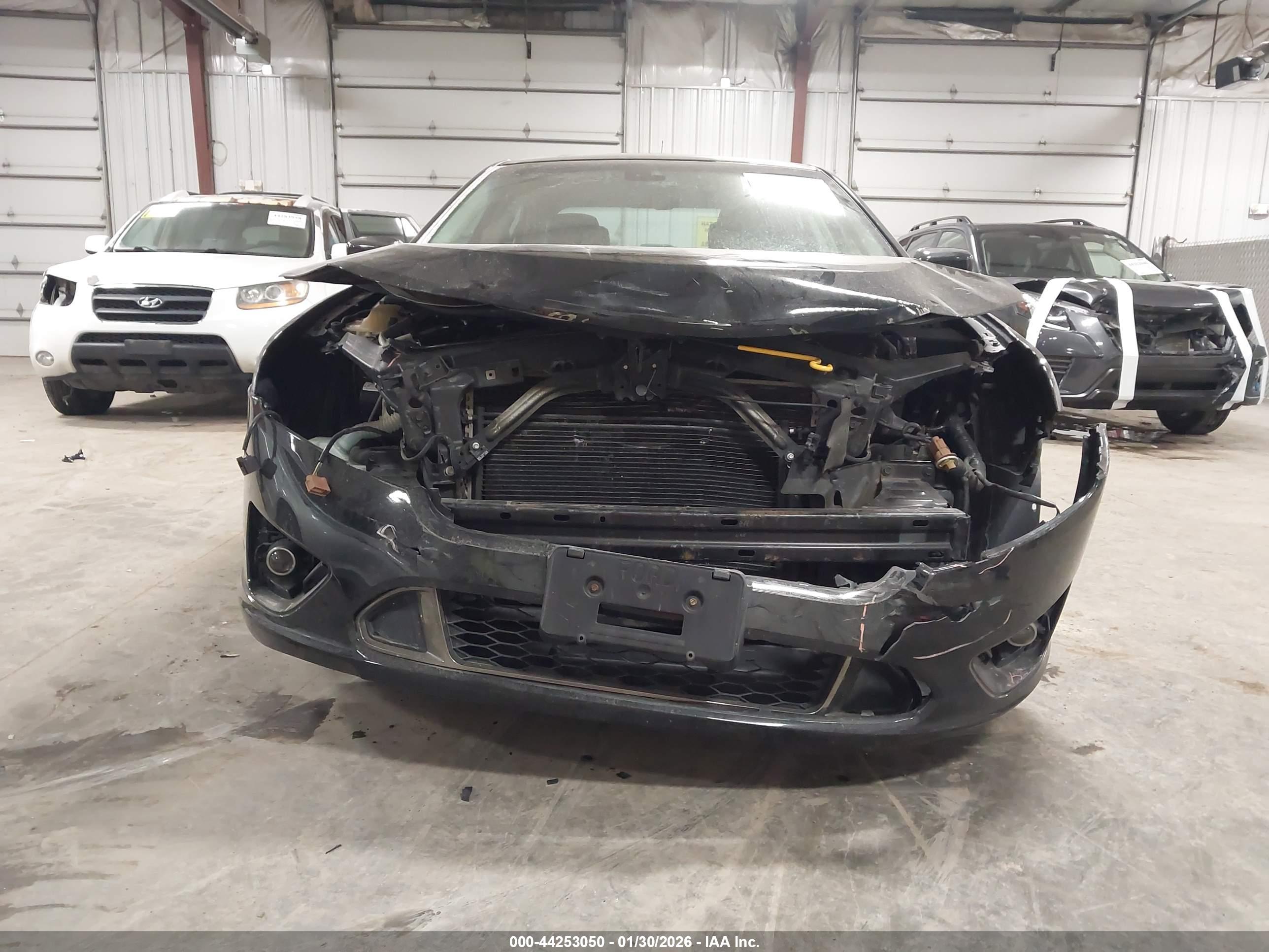 FORD FUSION image 6