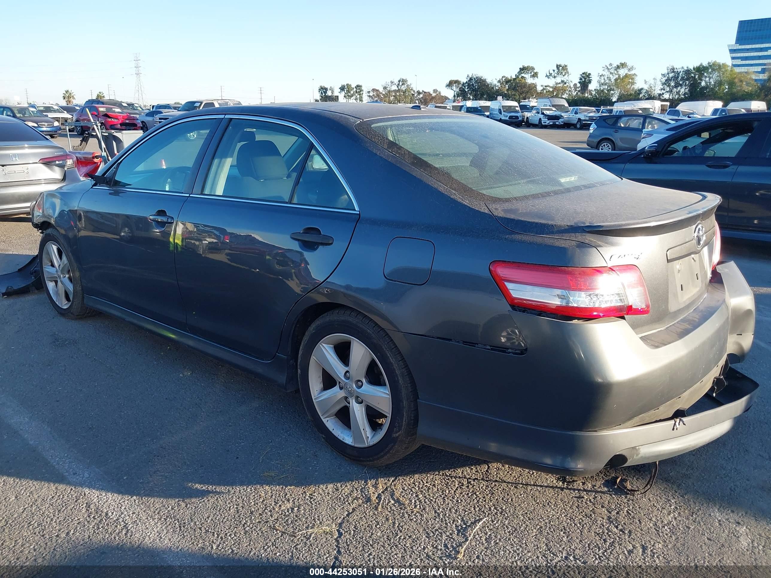 TOYOTA CAMRY image 3