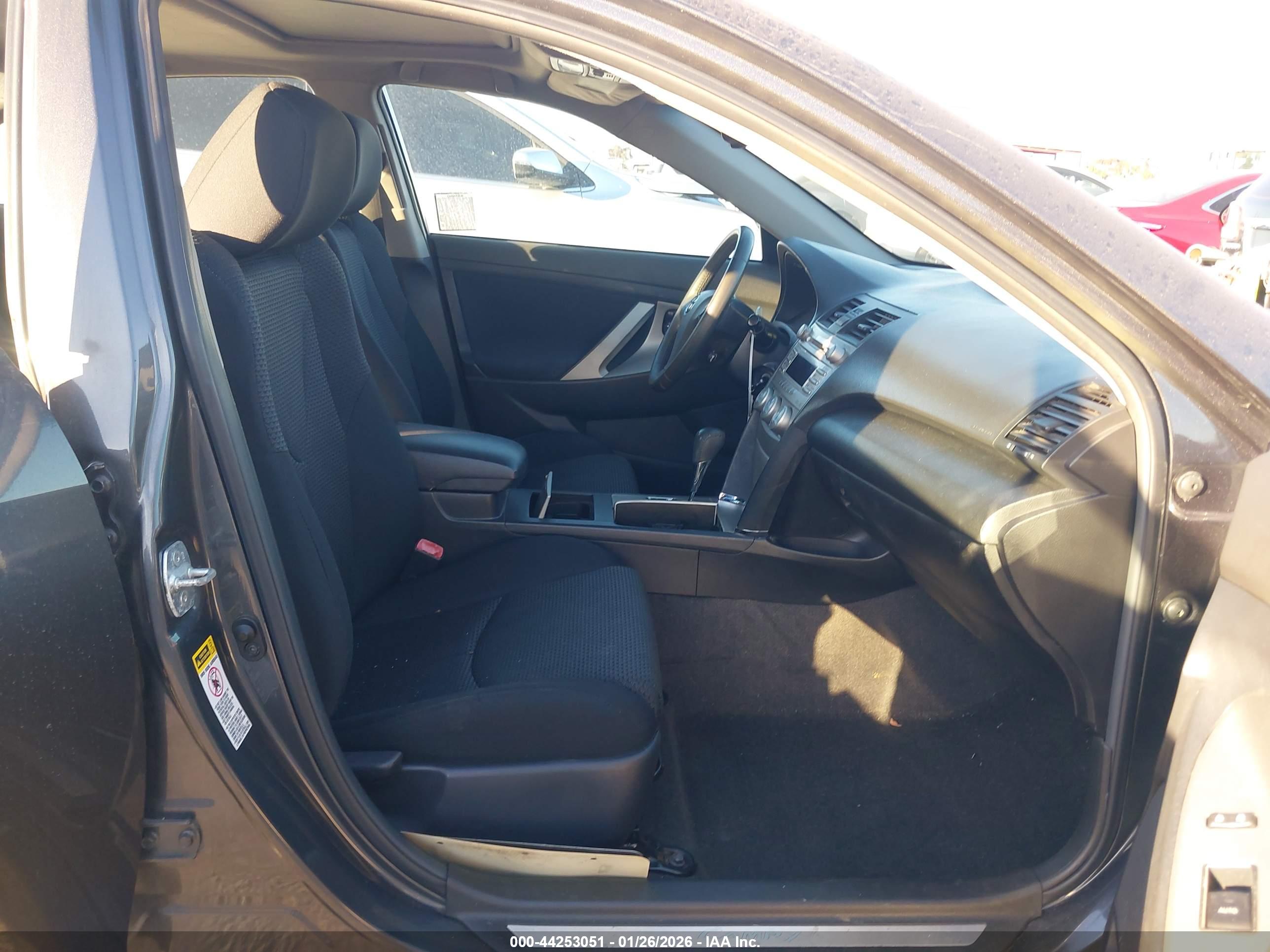 TOYOTA CAMRY image 5
