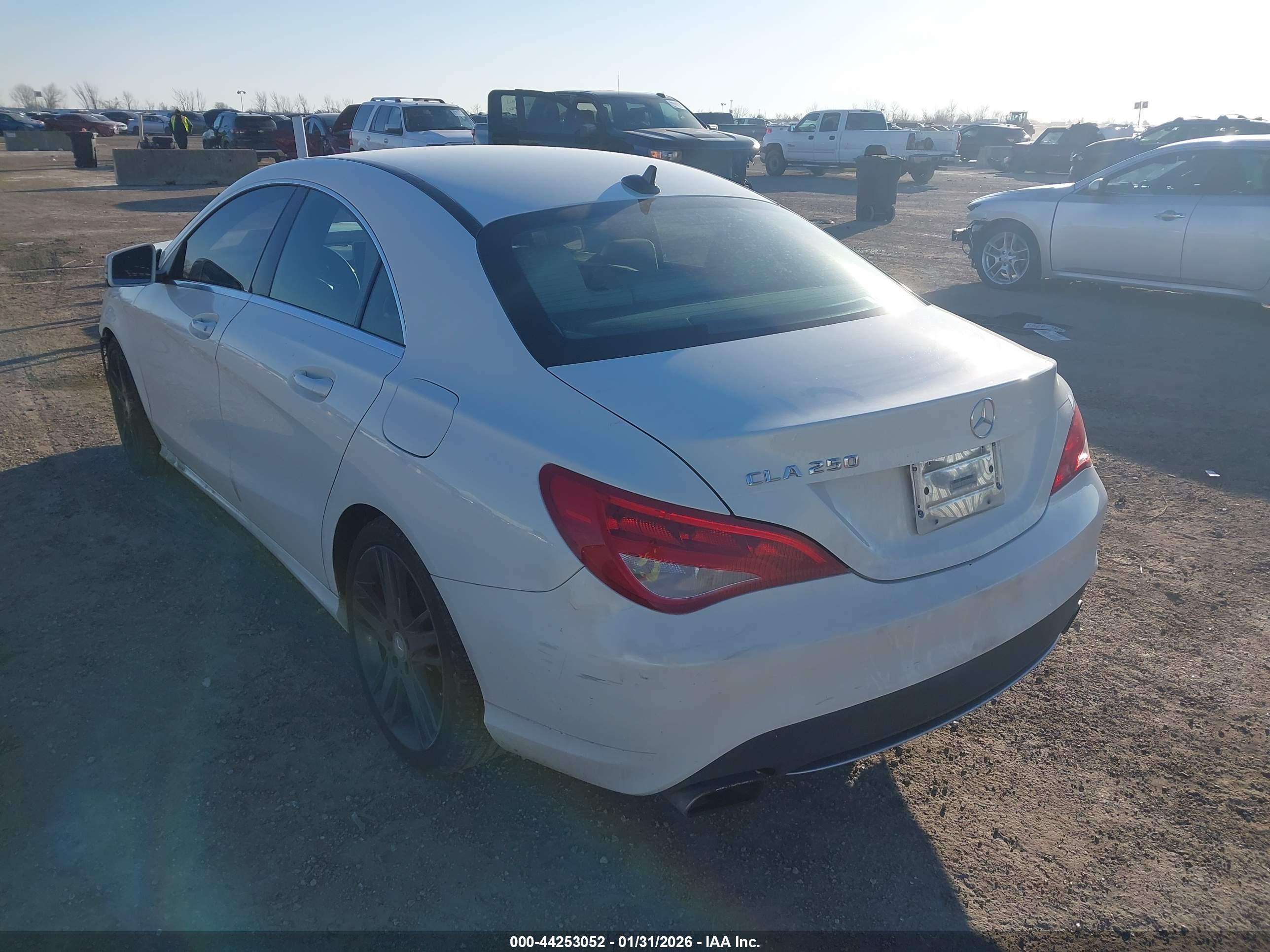 MERCEDES-BENZ CLA image 3