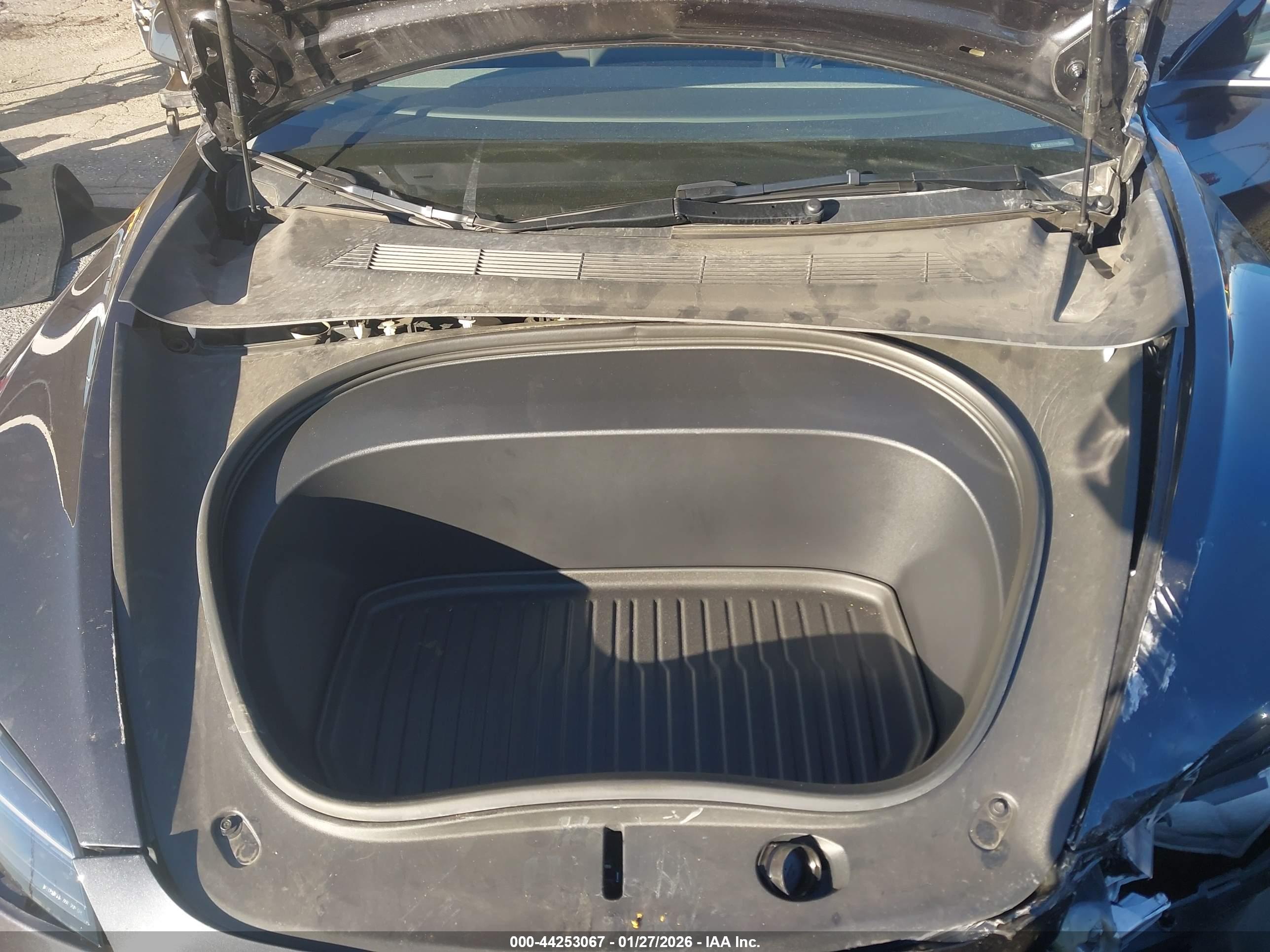 TESLA MODEL image 10