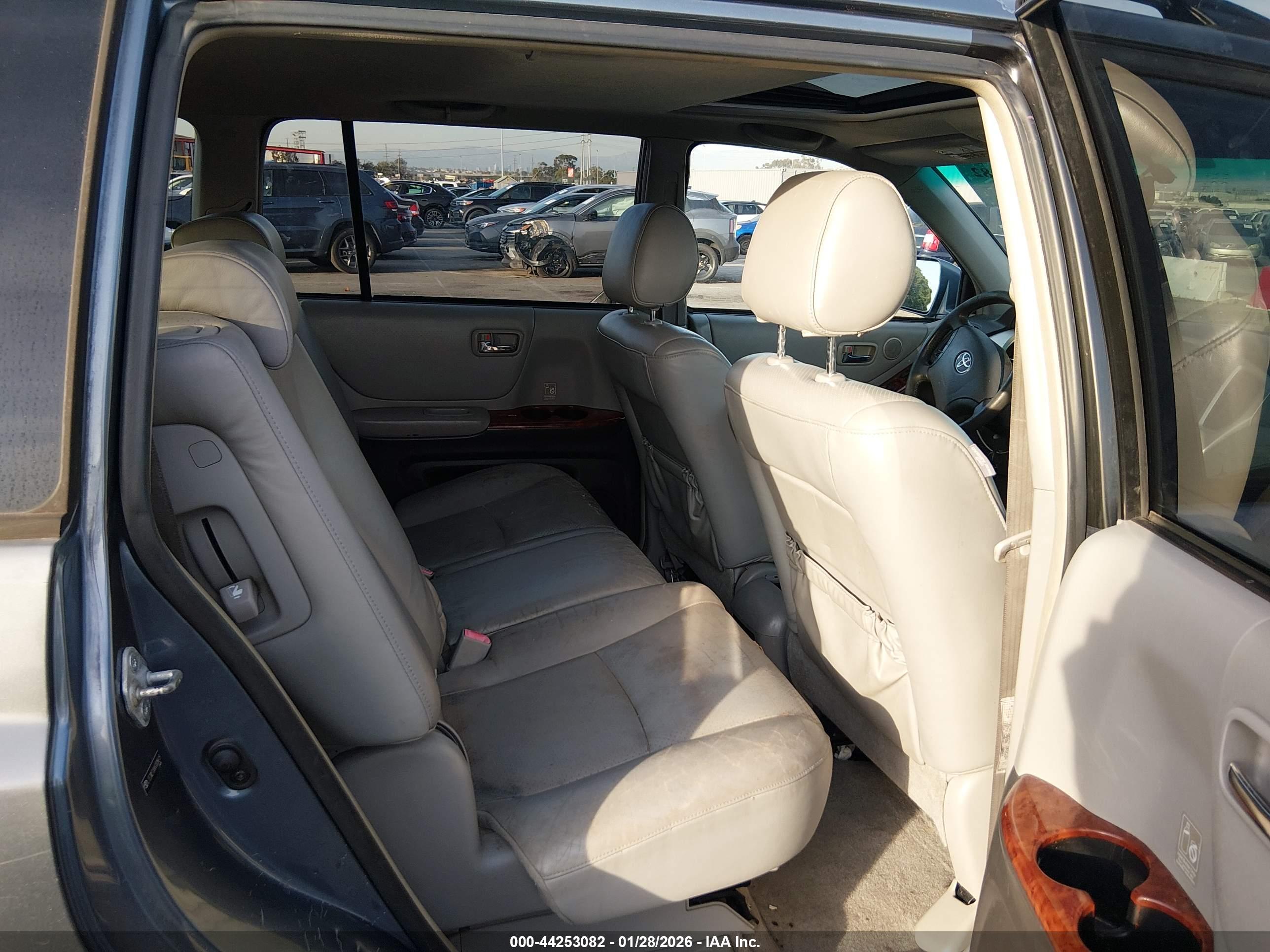 TOYOTA HIGHLANDER image 8
