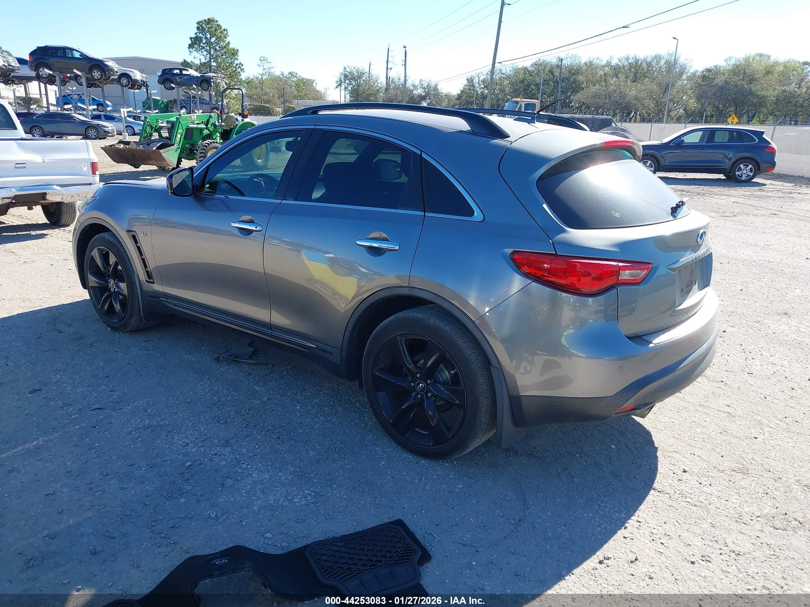 INFINITI QX70 image 3