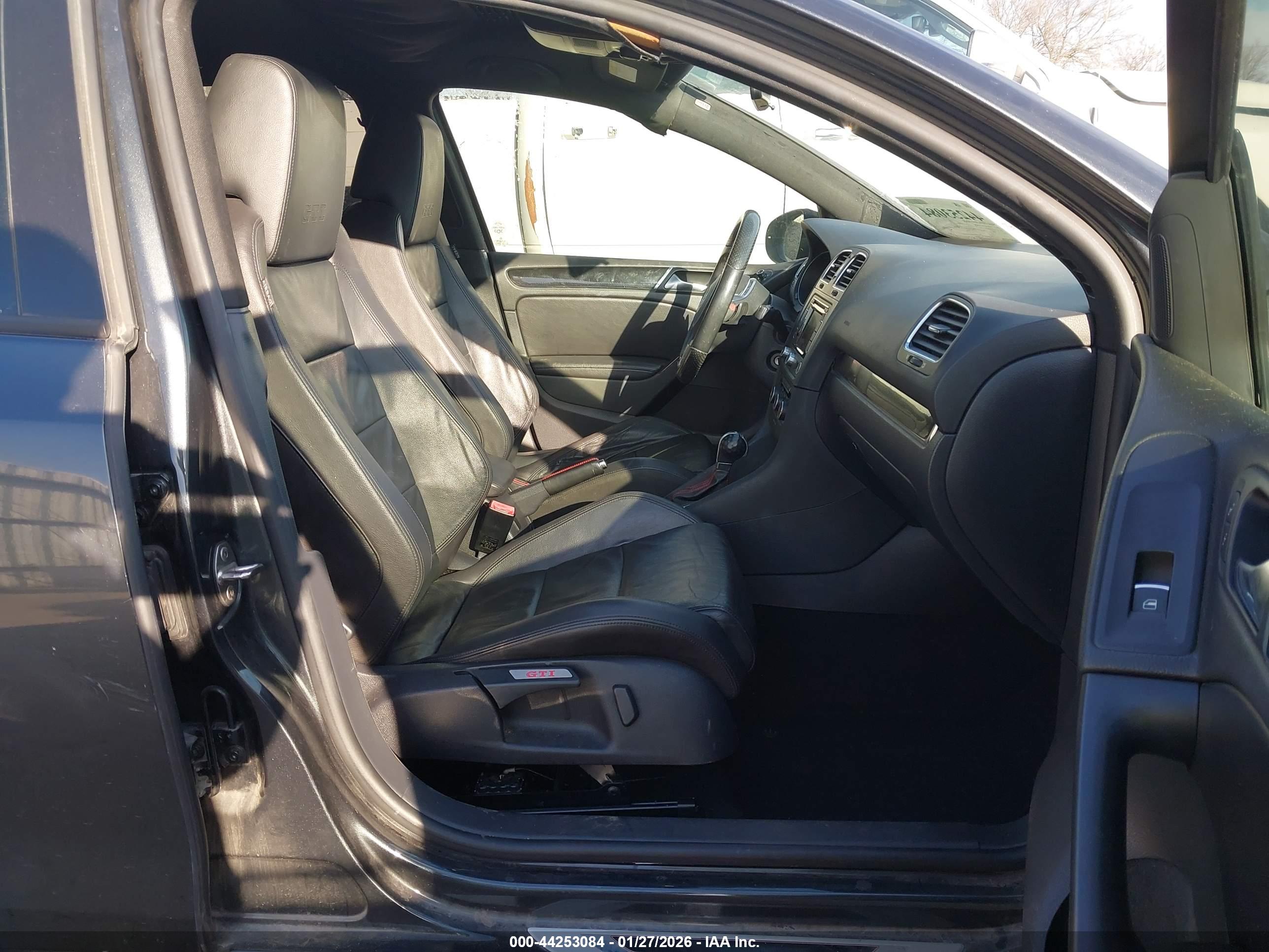 VOLKSWAGEN GTI image 5