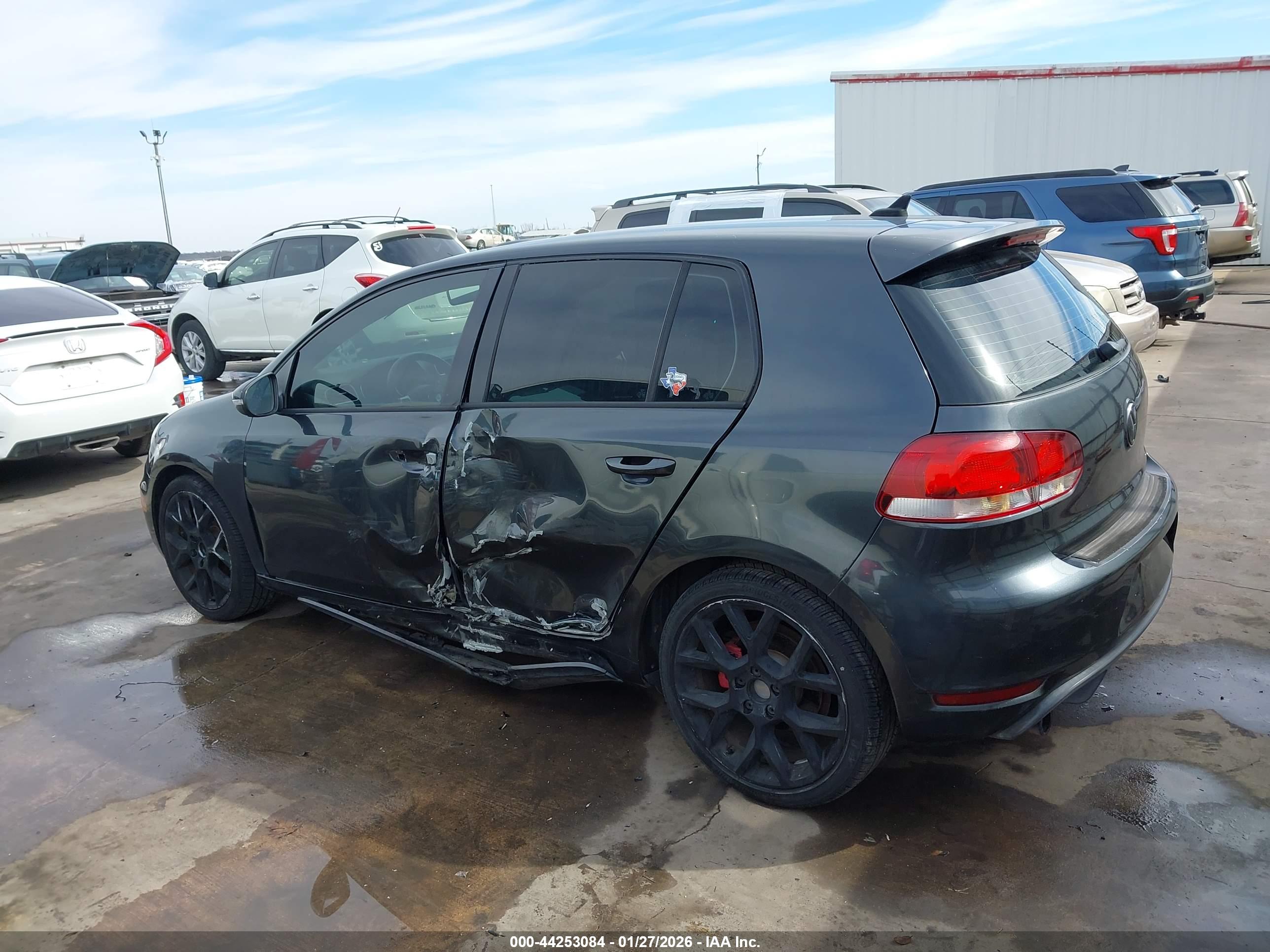 VOLKSWAGEN GTI image 6