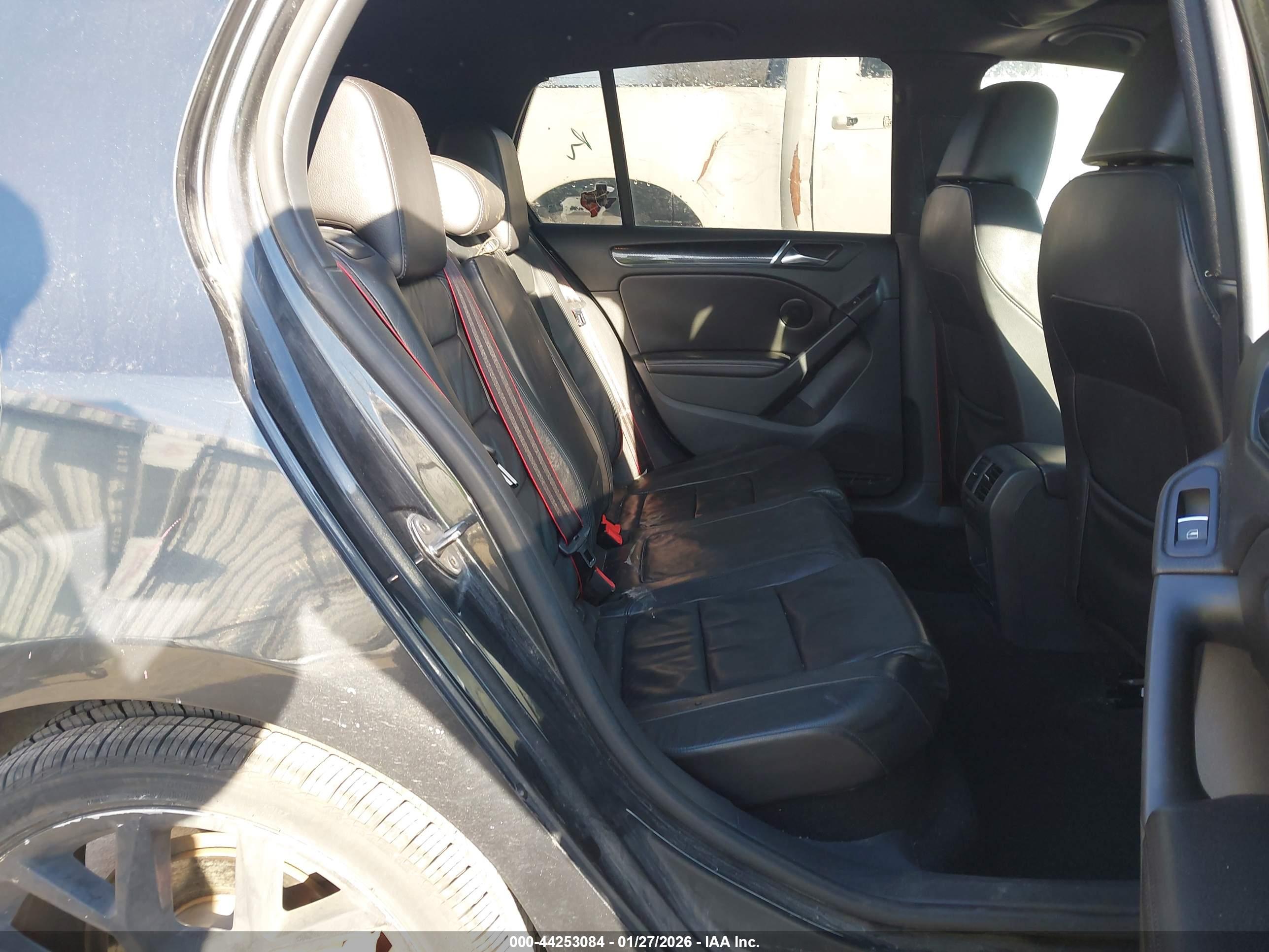 VOLKSWAGEN GTI image 8