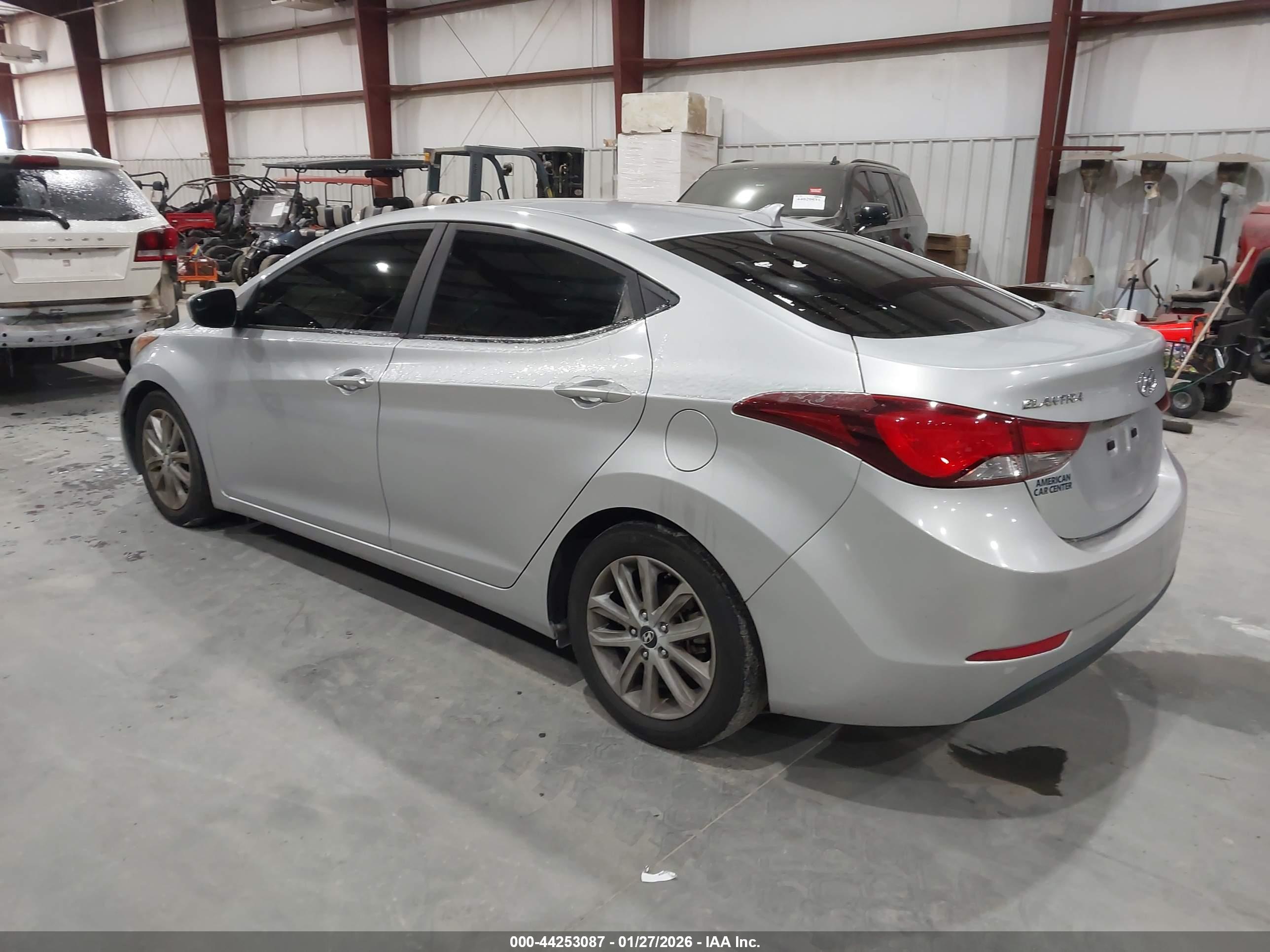 HYUNDAI ELANTRA image 3