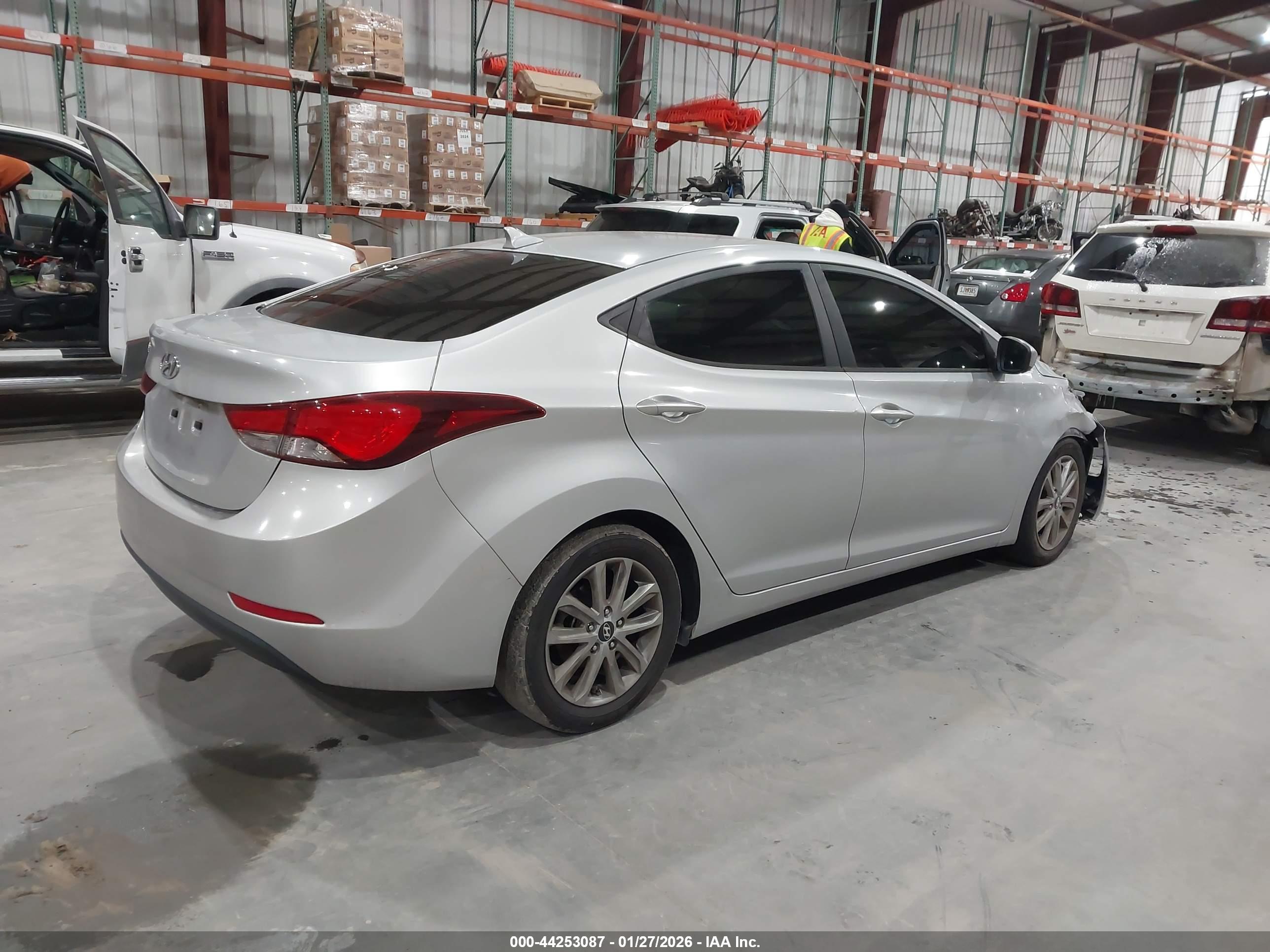 HYUNDAI ELANTRA image 4