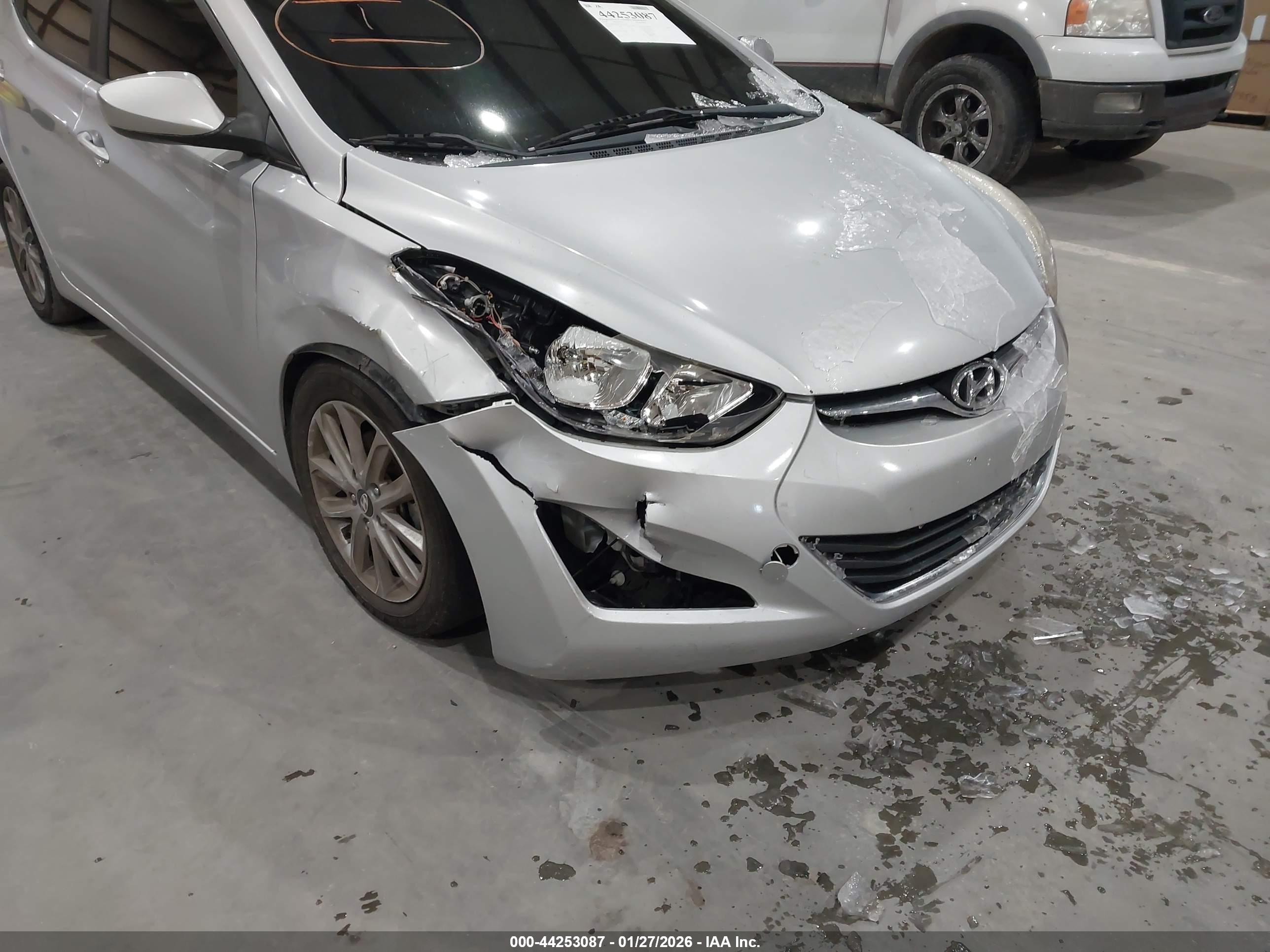 HYUNDAI ELANTRA image 6