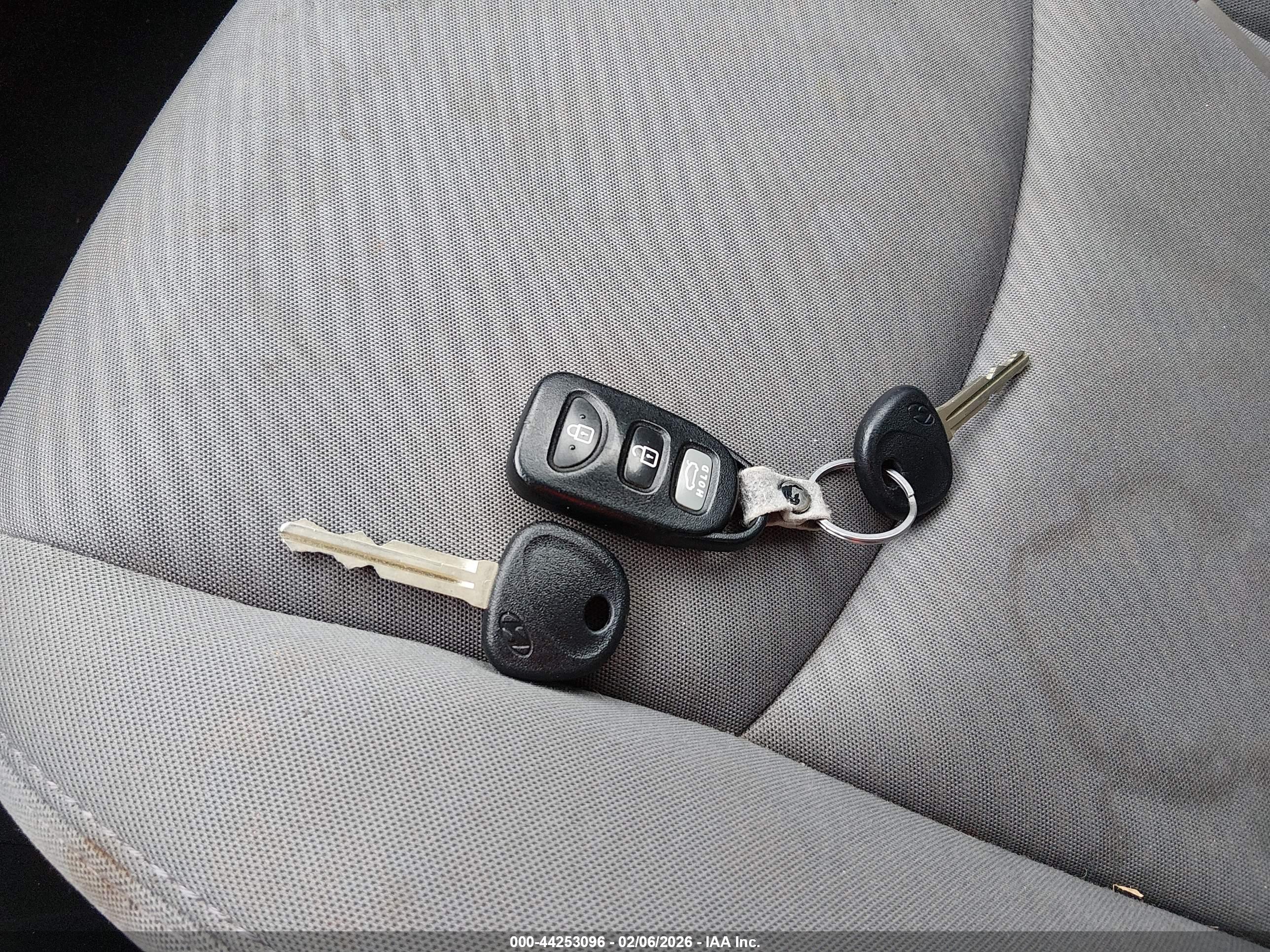 HYUNDAI ELANTRA image 11