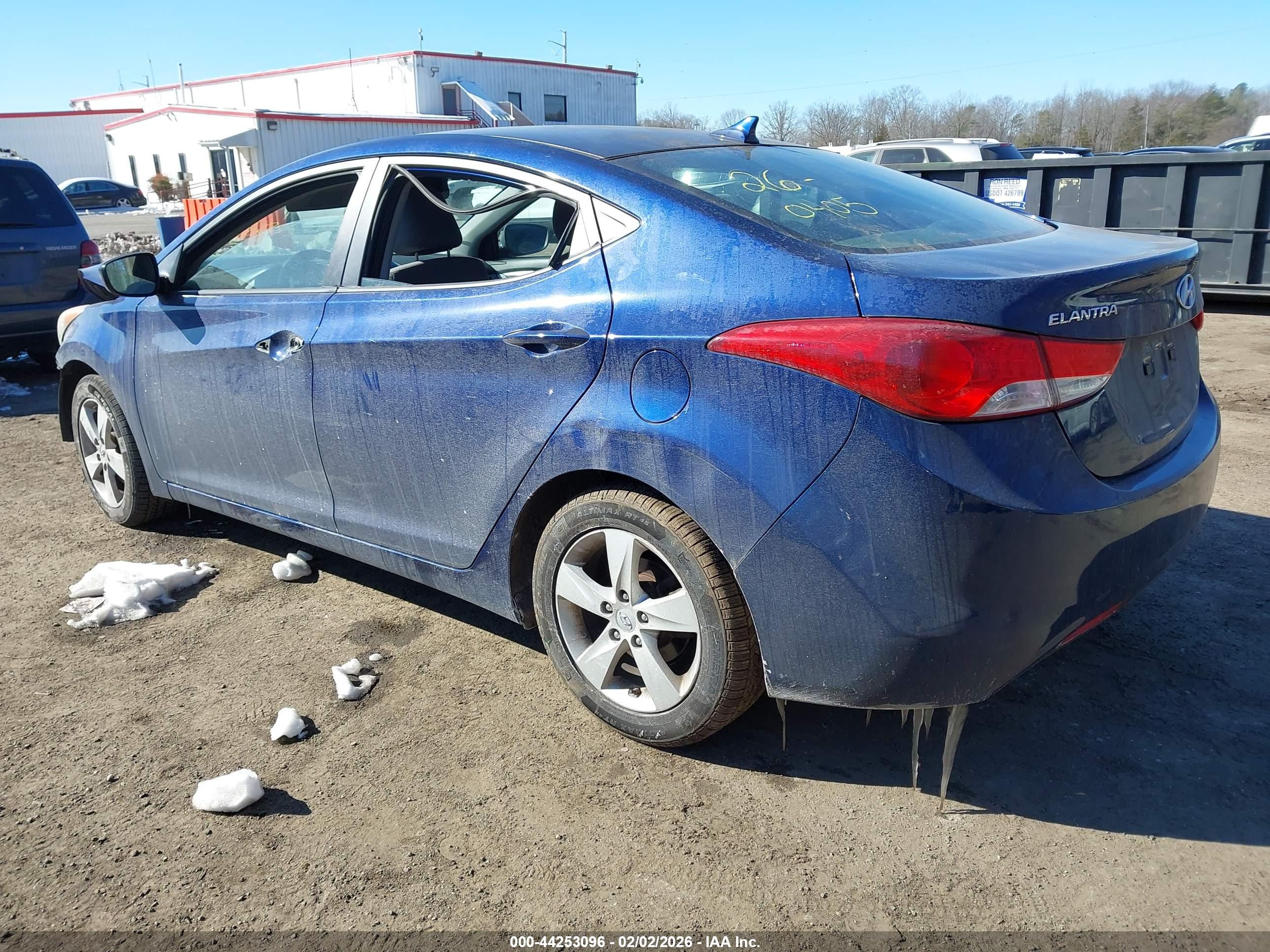 HYUNDAI ELANTRA image 3