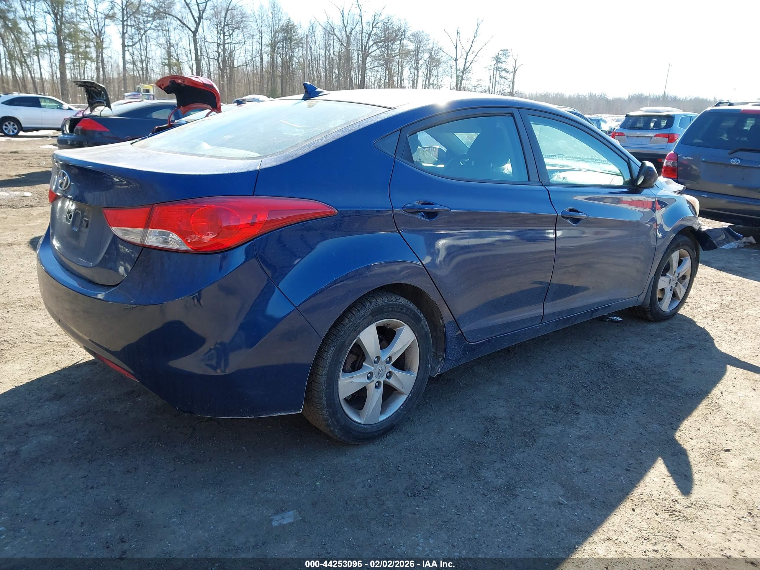 HYUNDAI ELANTRA image 4