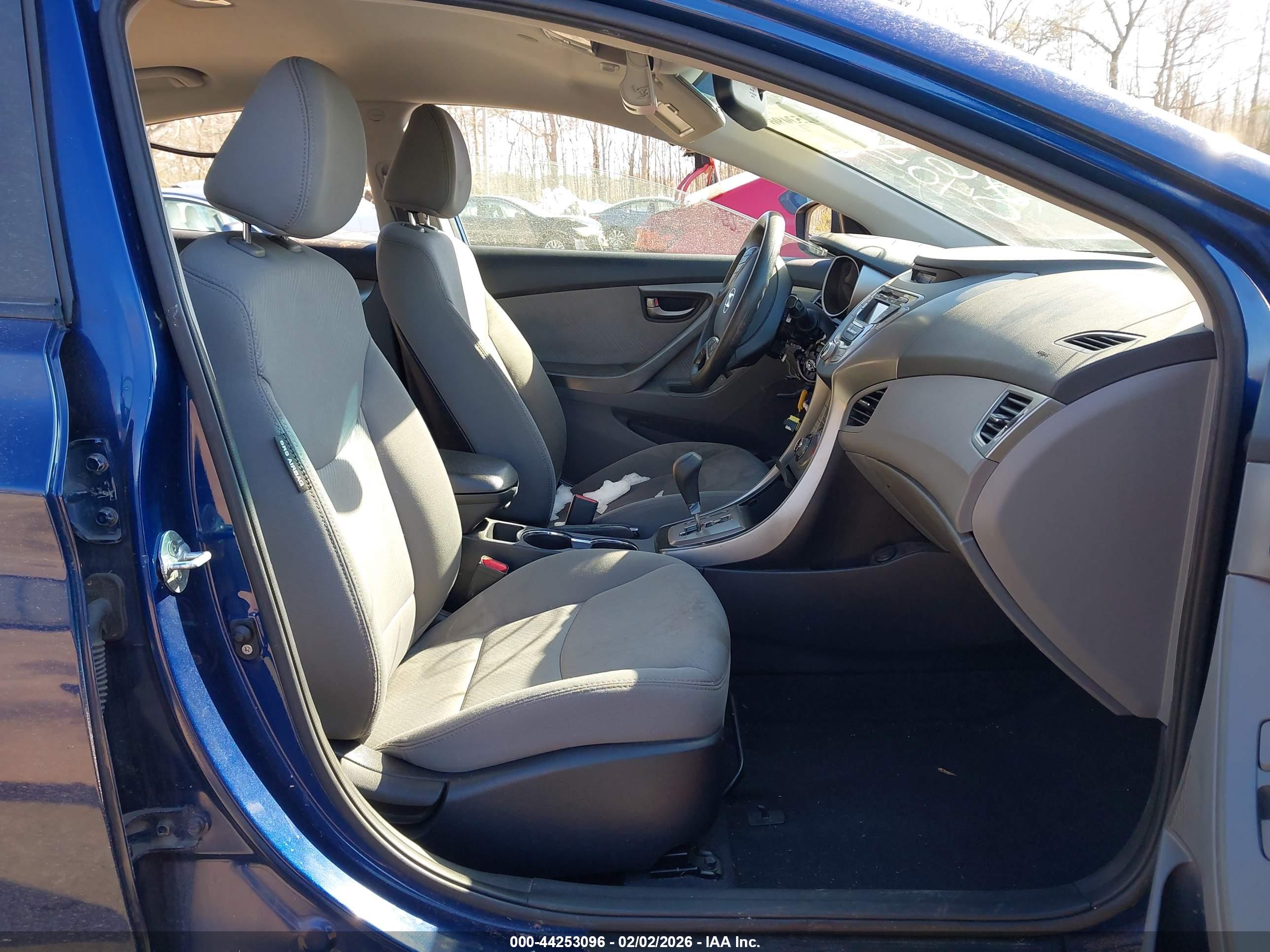 HYUNDAI ELANTRA image 5