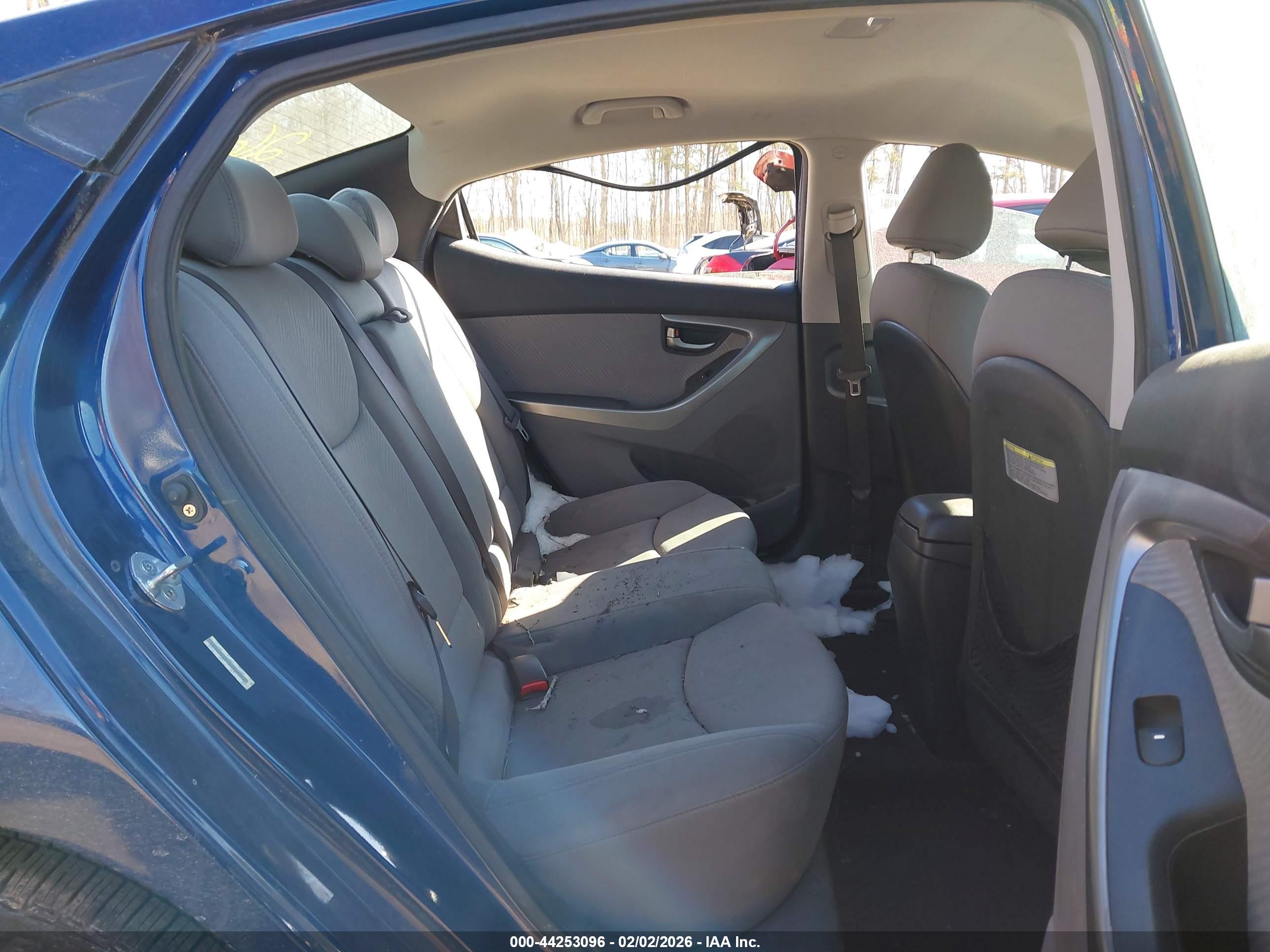 HYUNDAI ELANTRA image 8