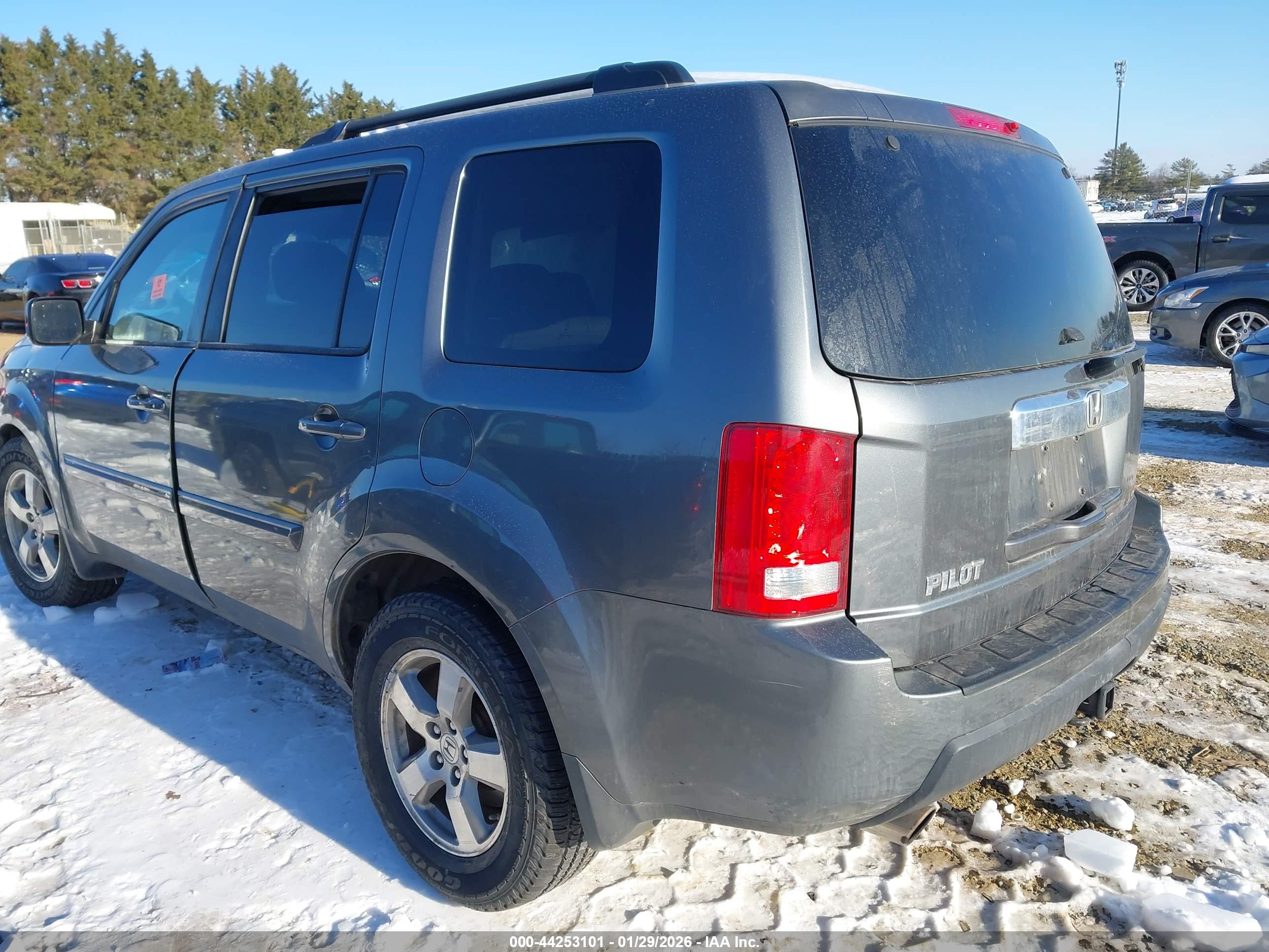 HONDA PILOT image 3