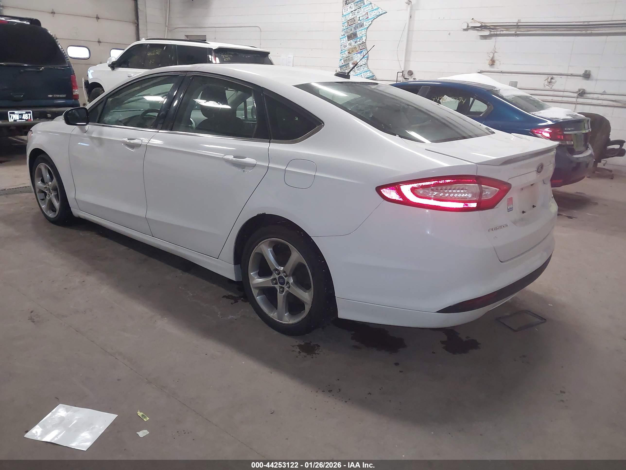 FORD FUSION image 3