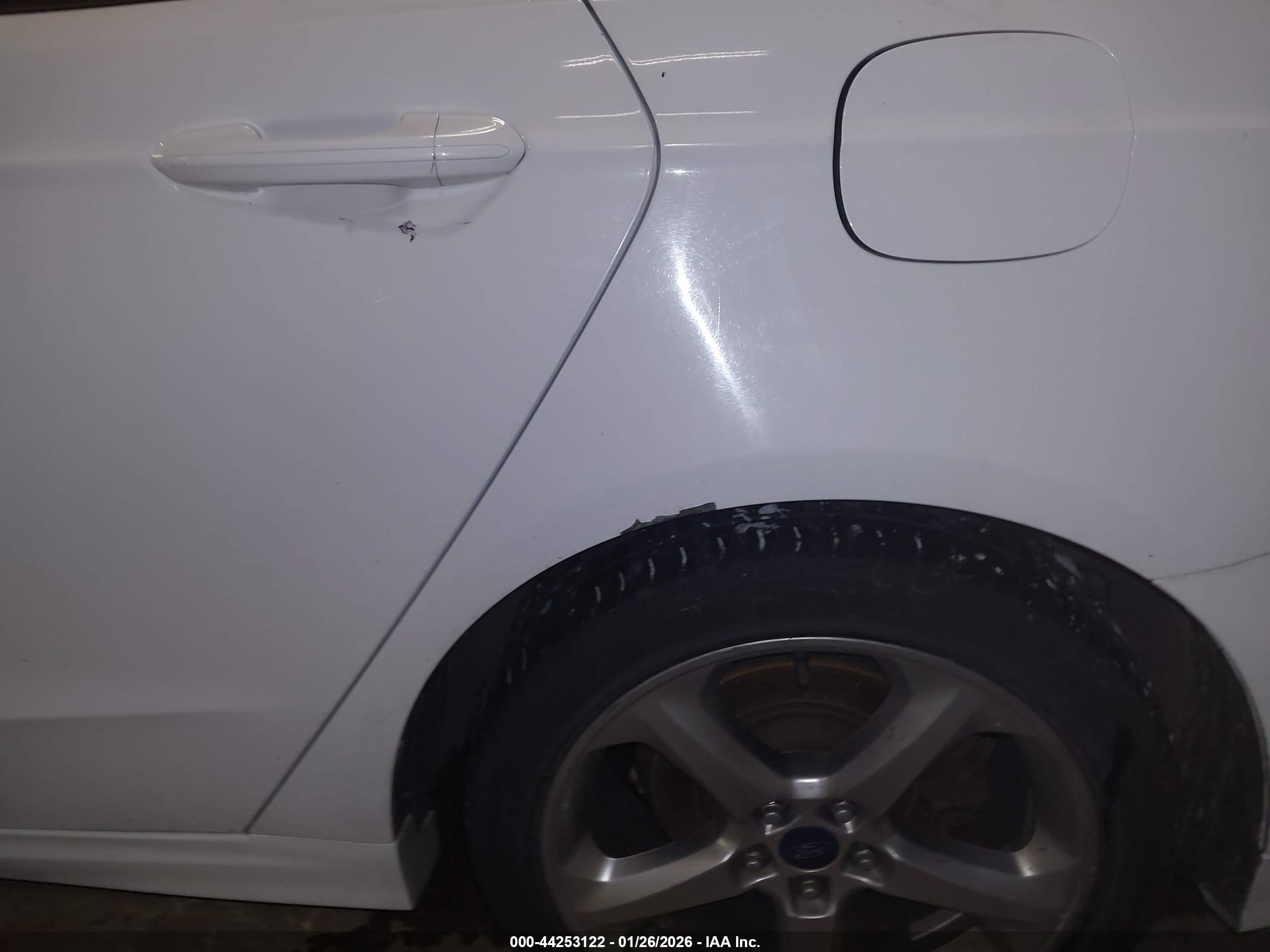 FORD FUSION image 6