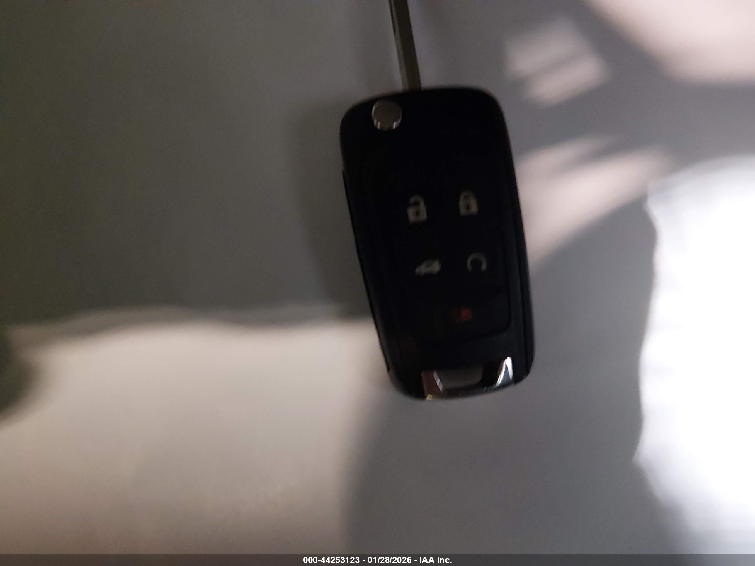 CHEVROLET EQUINOX image 11