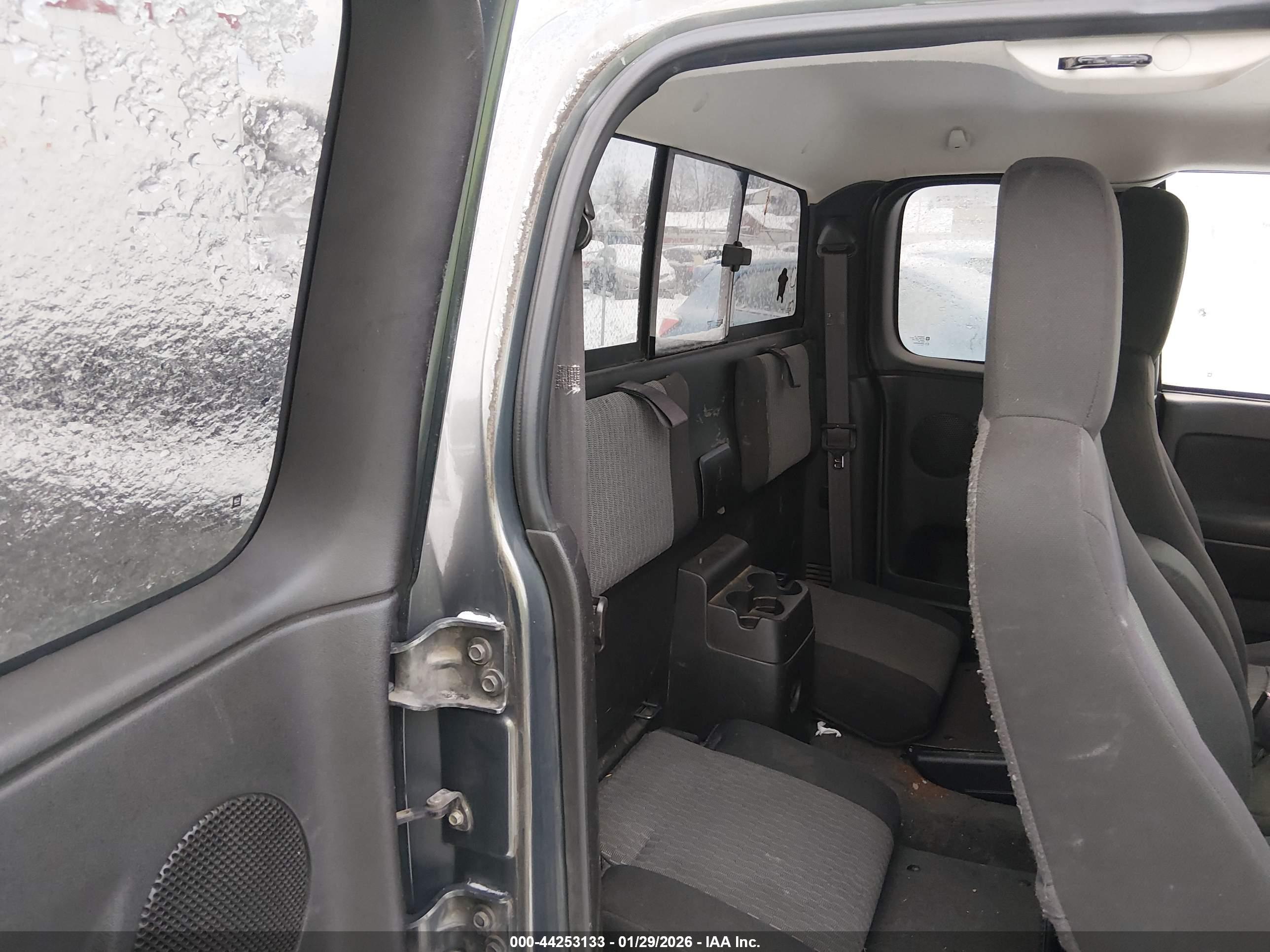 CHEVROLET COLORADO image 8